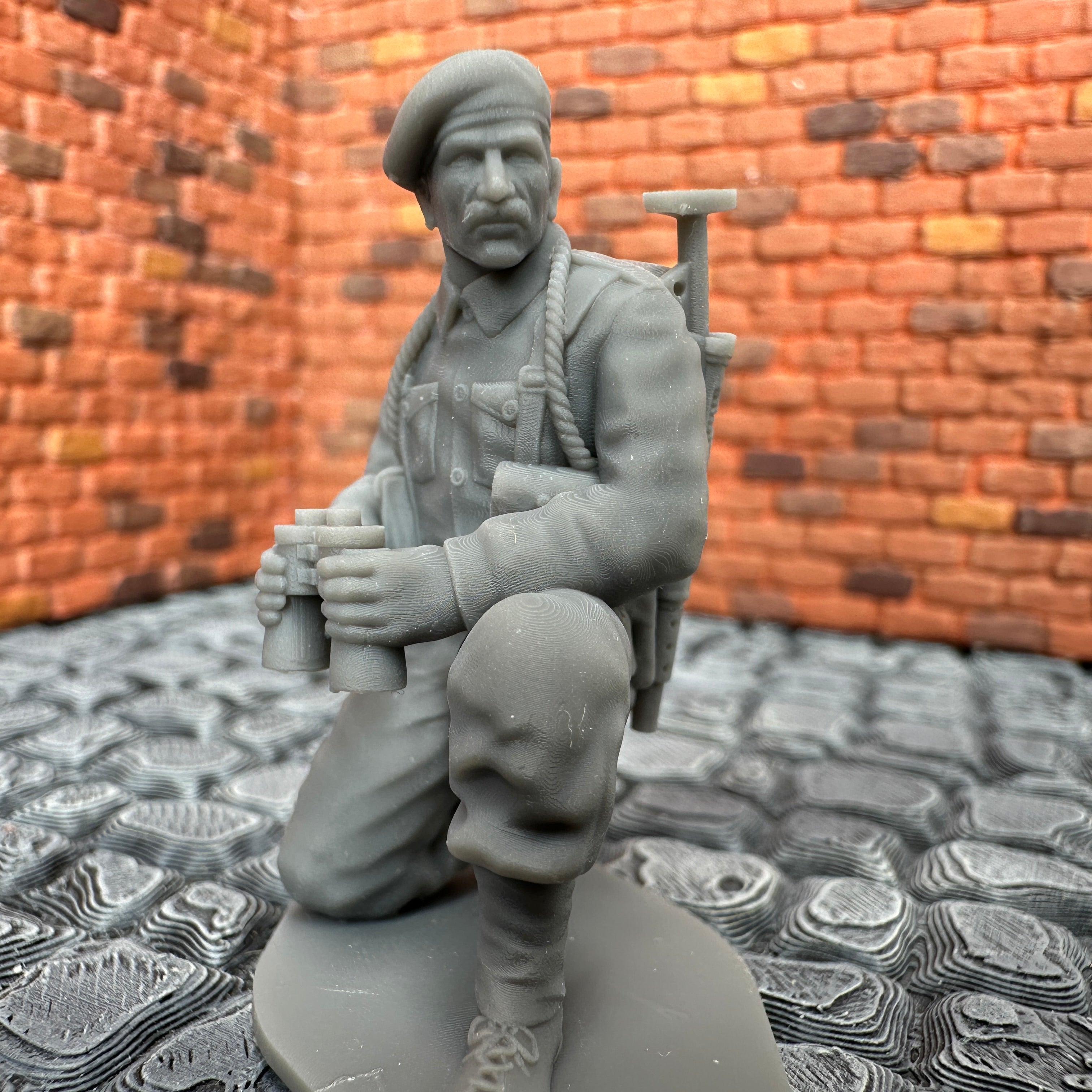 WW2 British Commando Officer Kneeling 1/32 Scale Toy Soldier Wargaming Figure