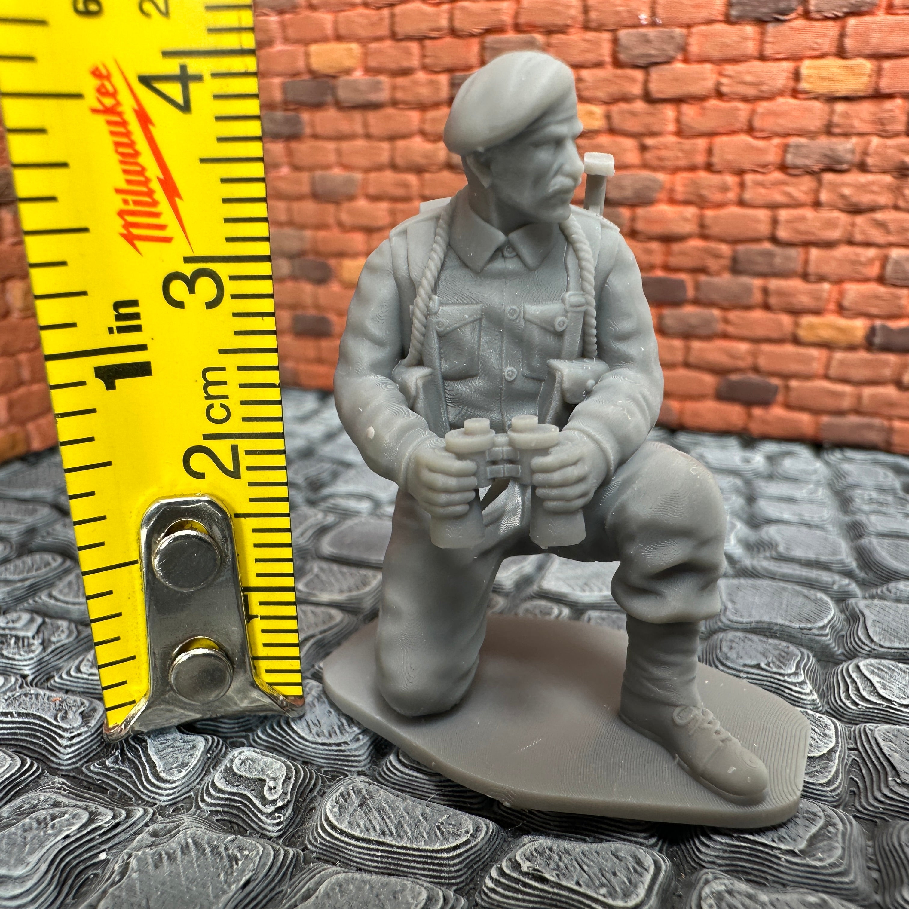 WW2 British Commando Officer Kneeling 1/32 Scale Toy Soldier Wargaming Figure