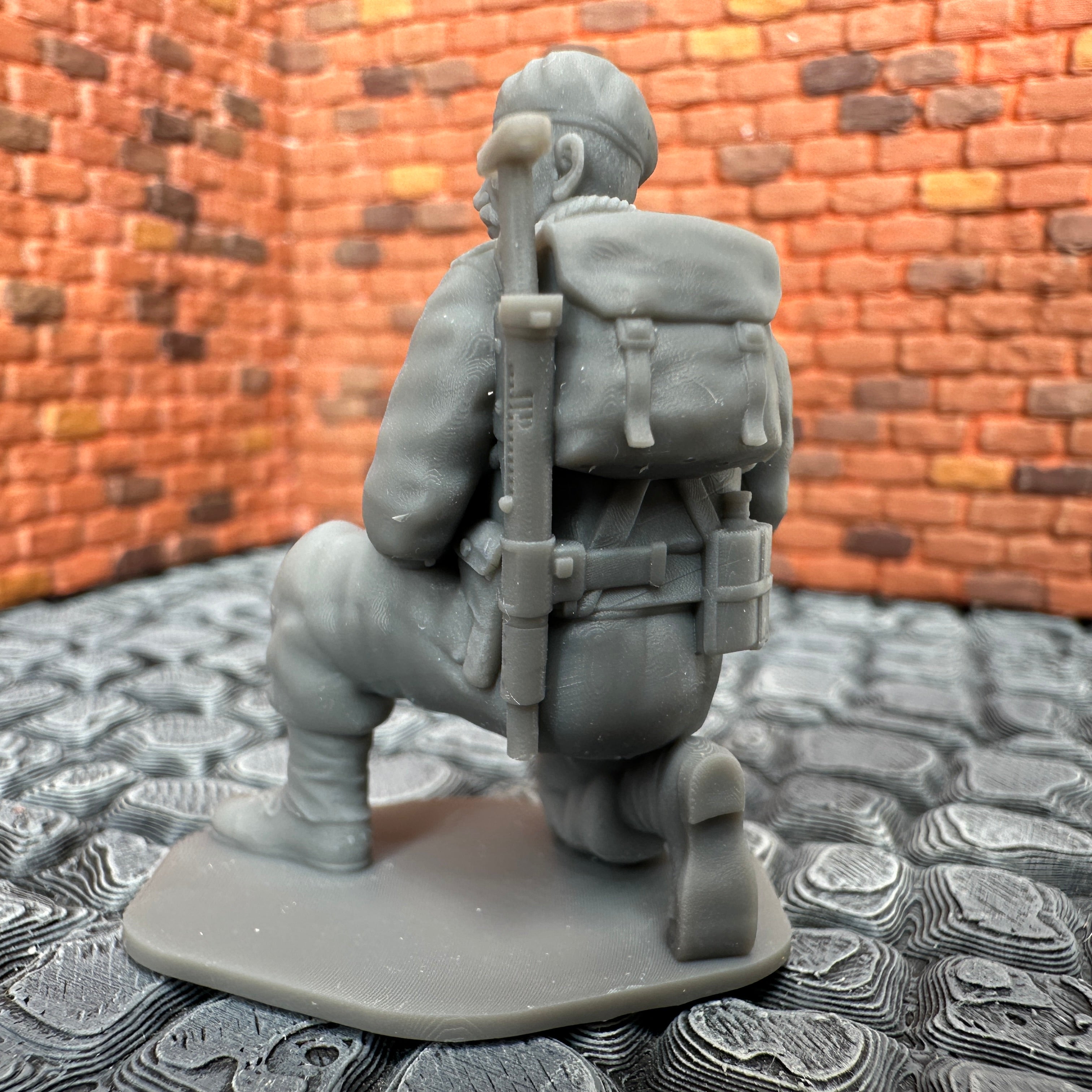WW2 British Commando Officer Kneeling 1/32 Scale Toy Soldier Wargaming Figure