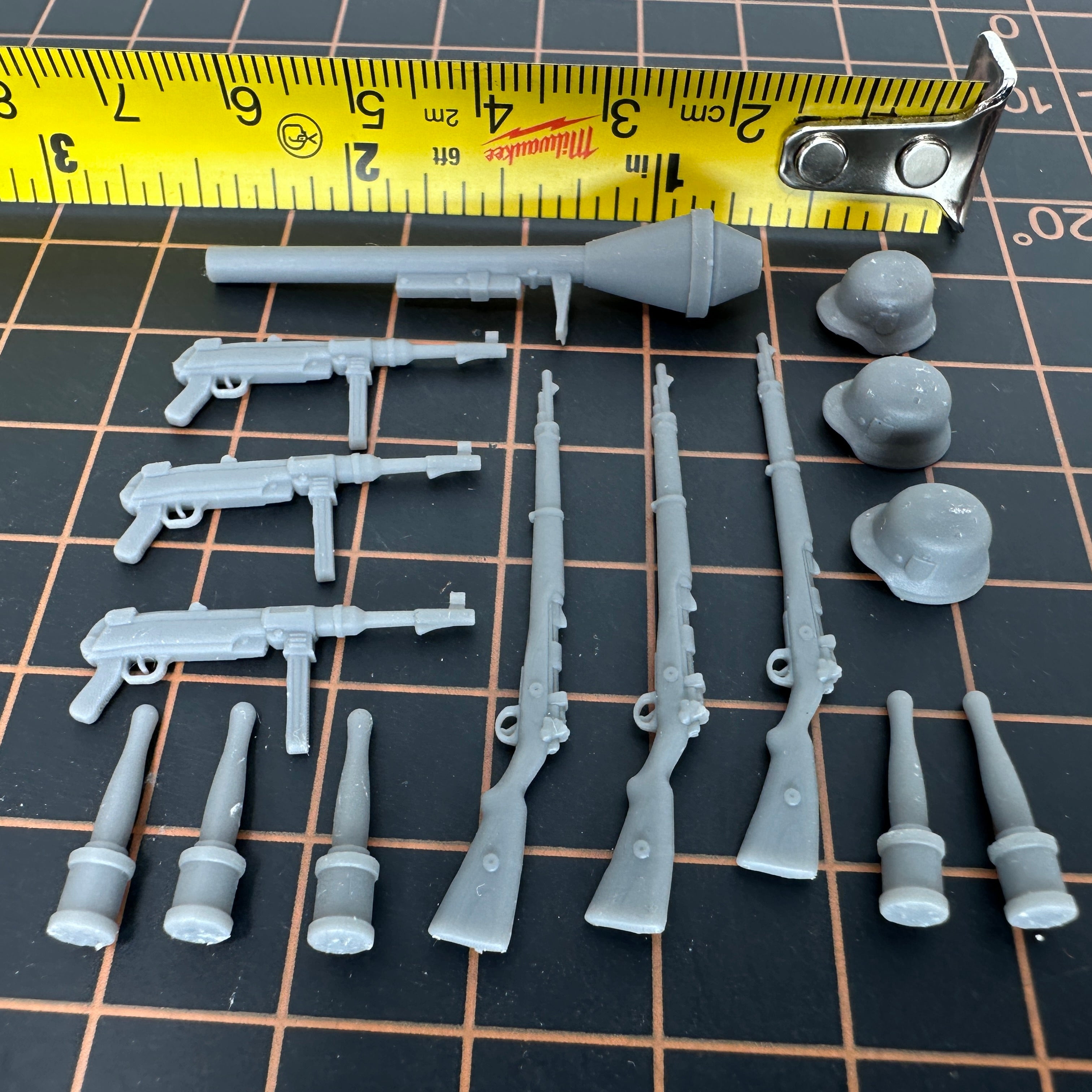 World War 2 Diorama Accessory 15 Piece Set