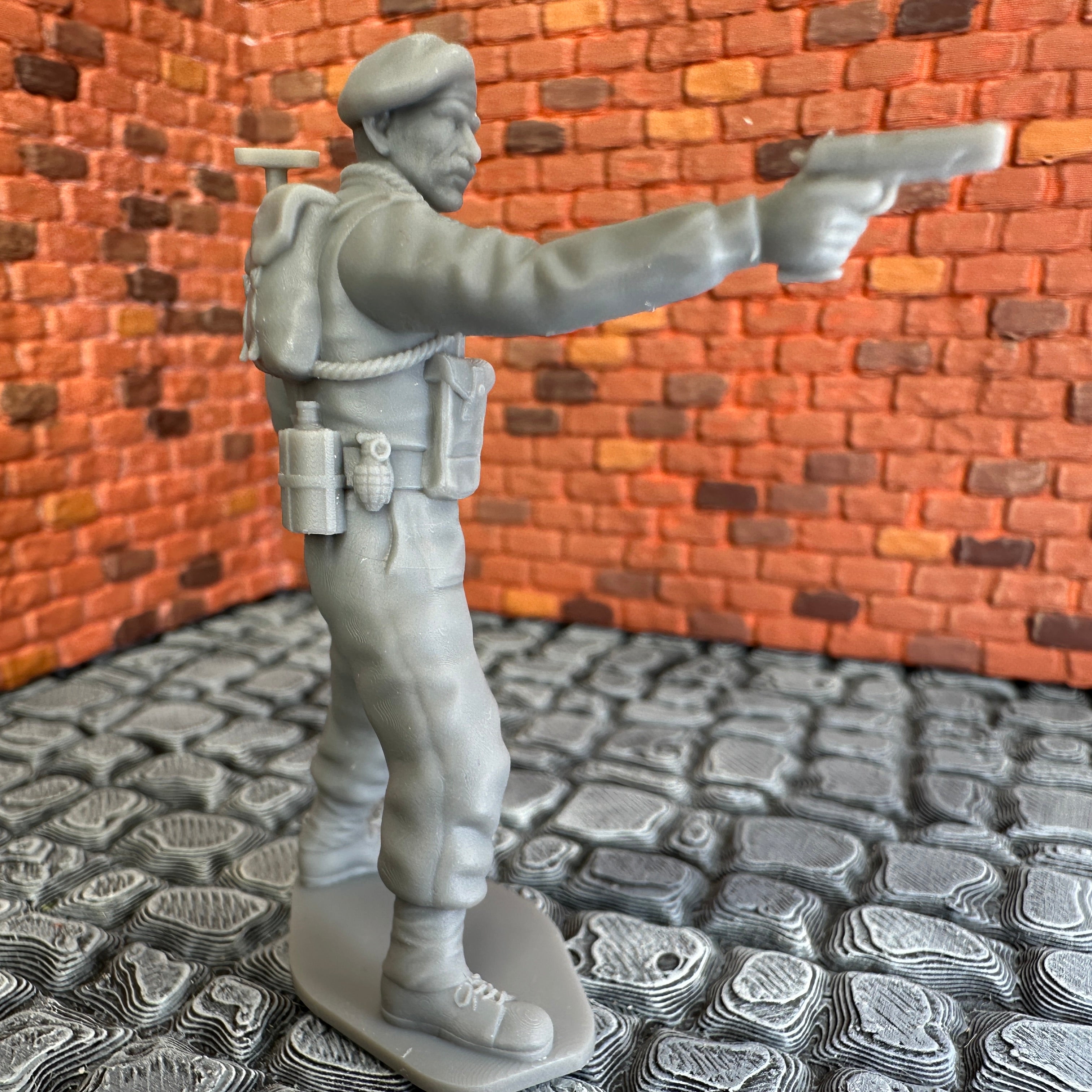 WW2 British Commando Officer Shooting Pistol 1/32 Scale Toy Soldier Wargaming Figure