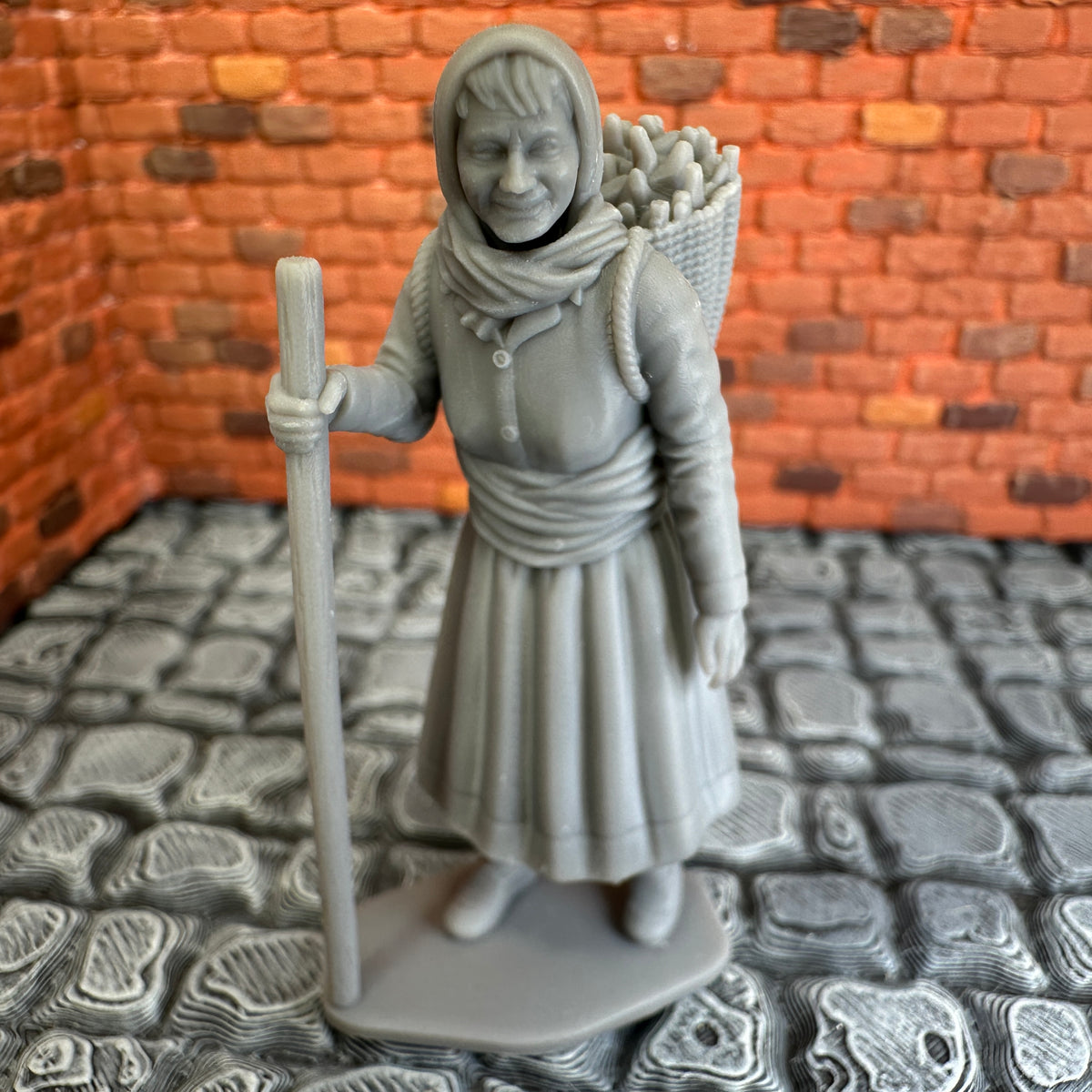 World War Civilian Old Woman Forager 1/32 Scale Toy Soldier Wargaming Figure