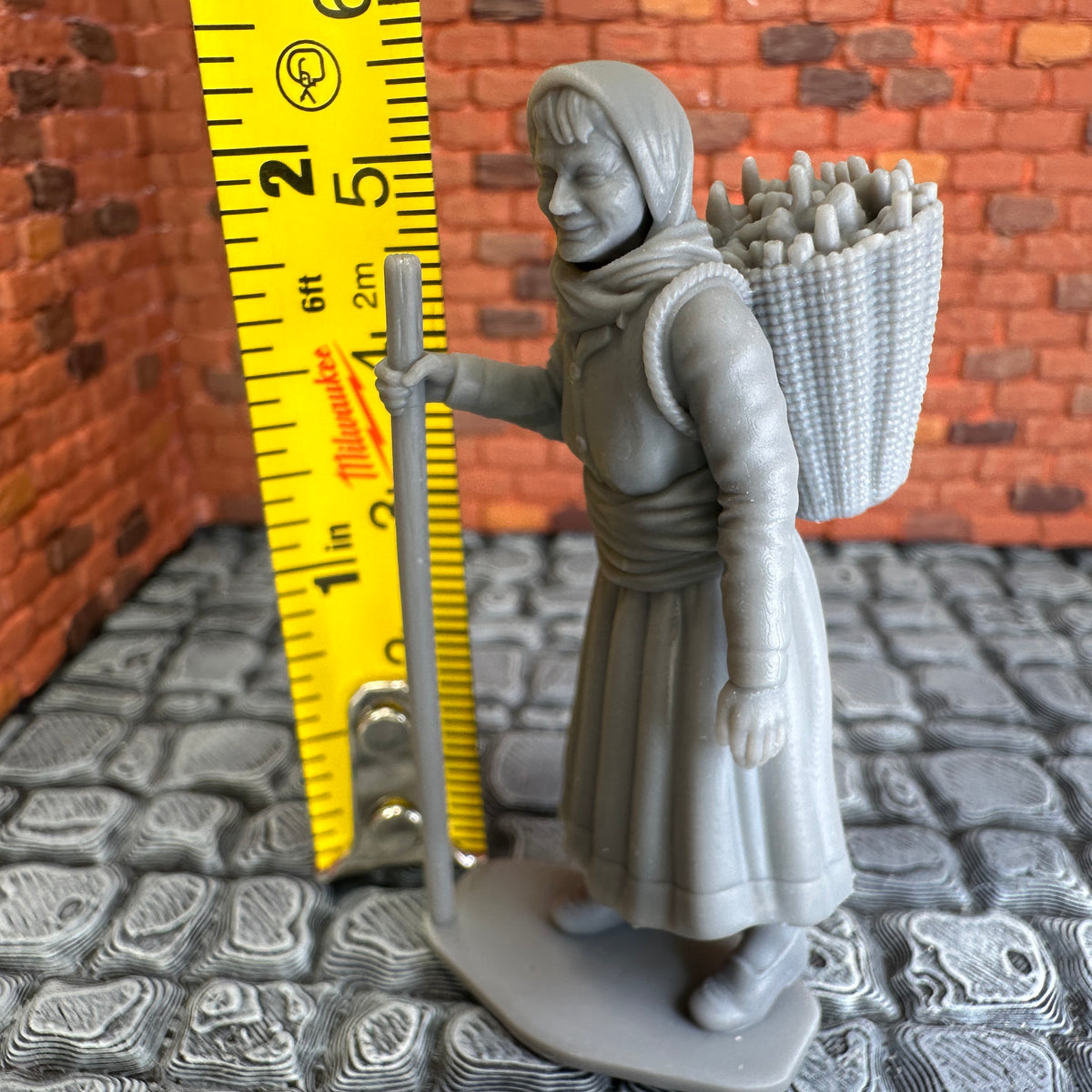 World War Civilian Old Woman Forager 1/32 Scale Toy Soldier Wargaming Figure