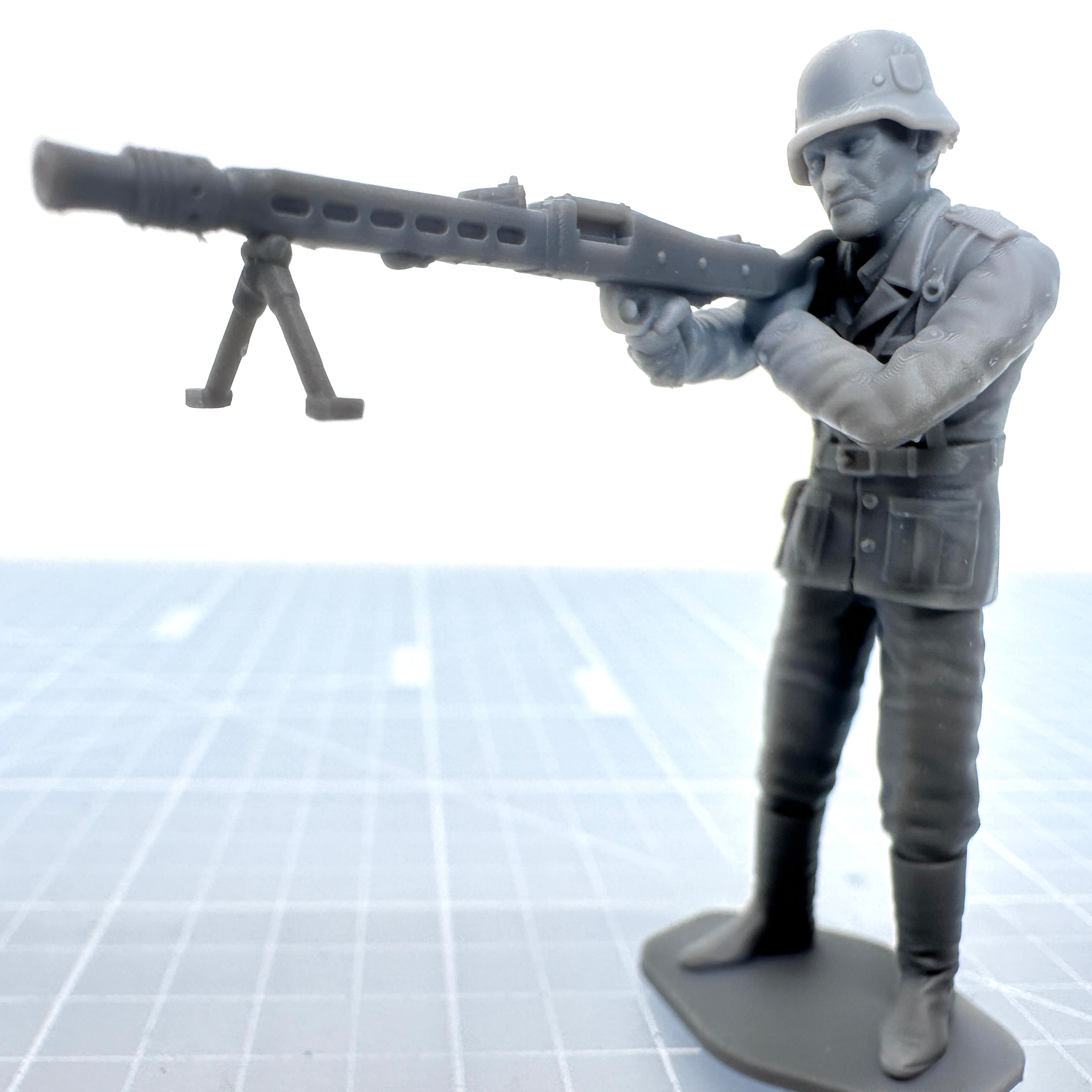 German Standing MG42