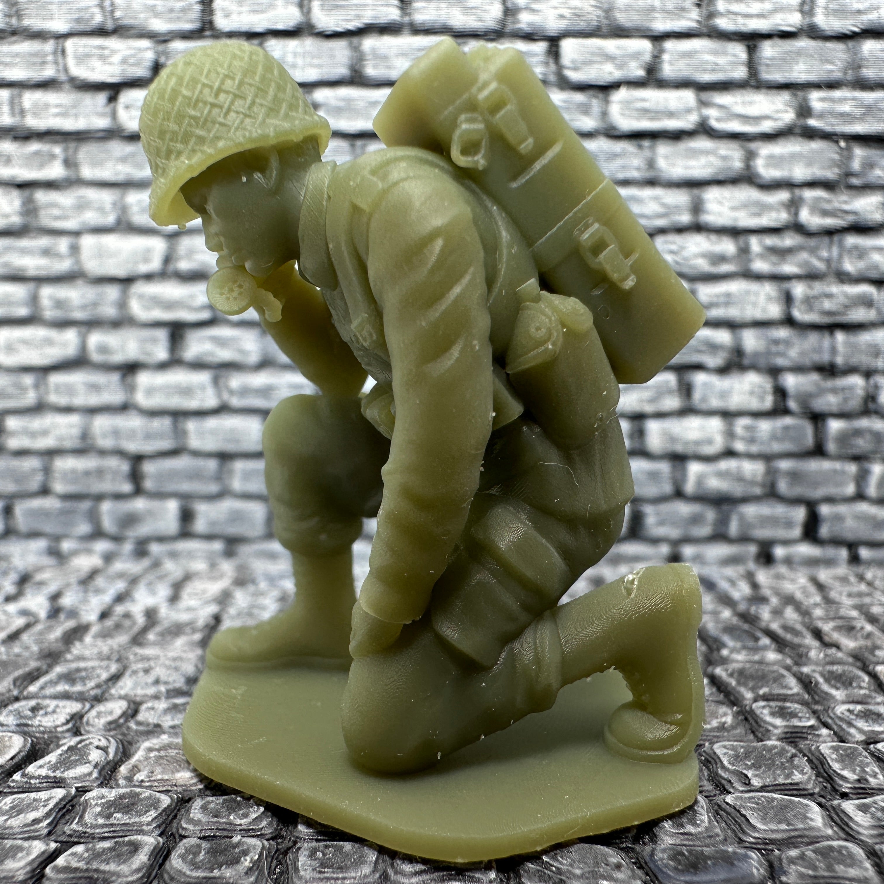 WW2 American Kneeling RTO Radio Operator 1/32 Scale Toy Soldier Wargaming Figure