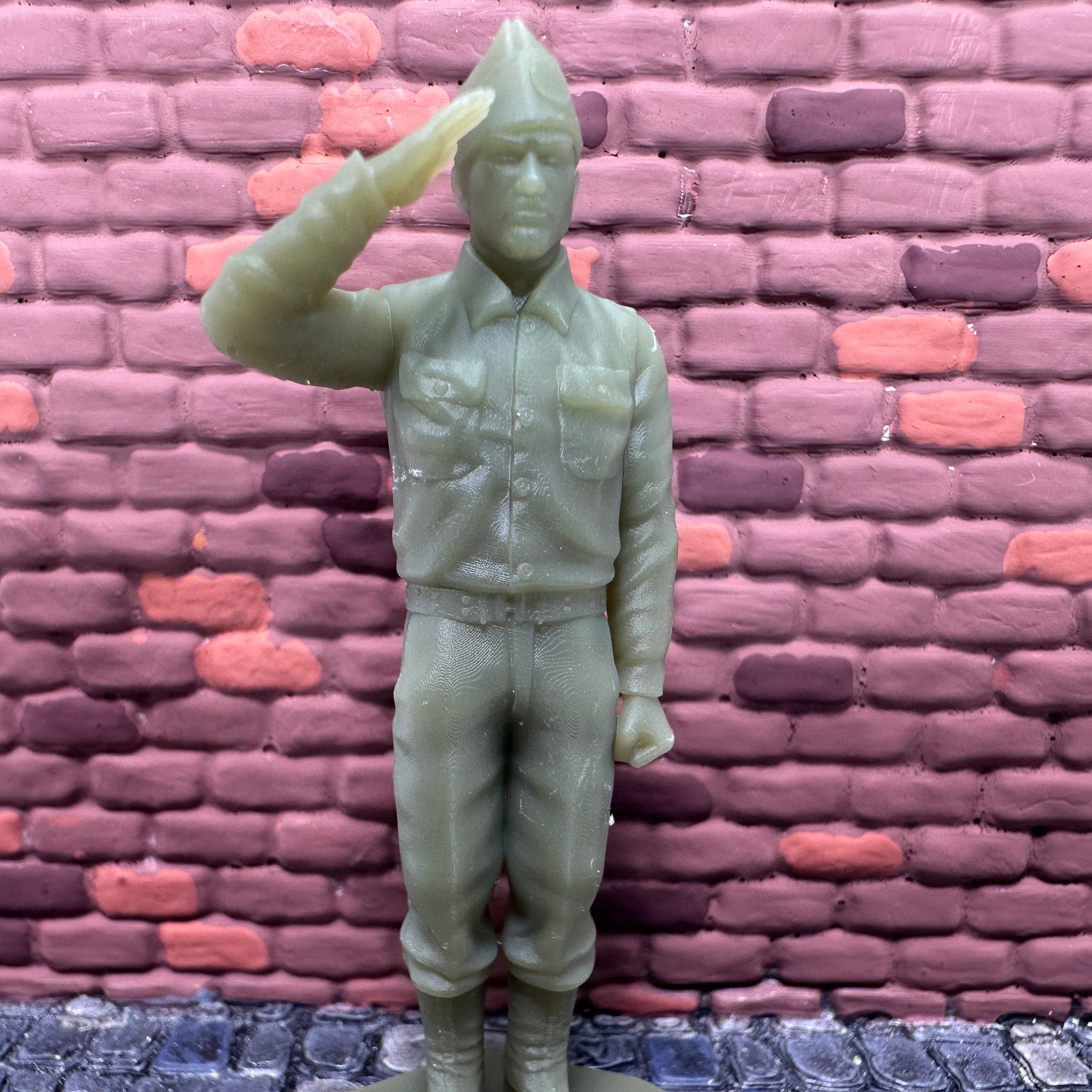 WW2 American Garrison Soldier Saluting 1/32 Scale Wargaming Figure