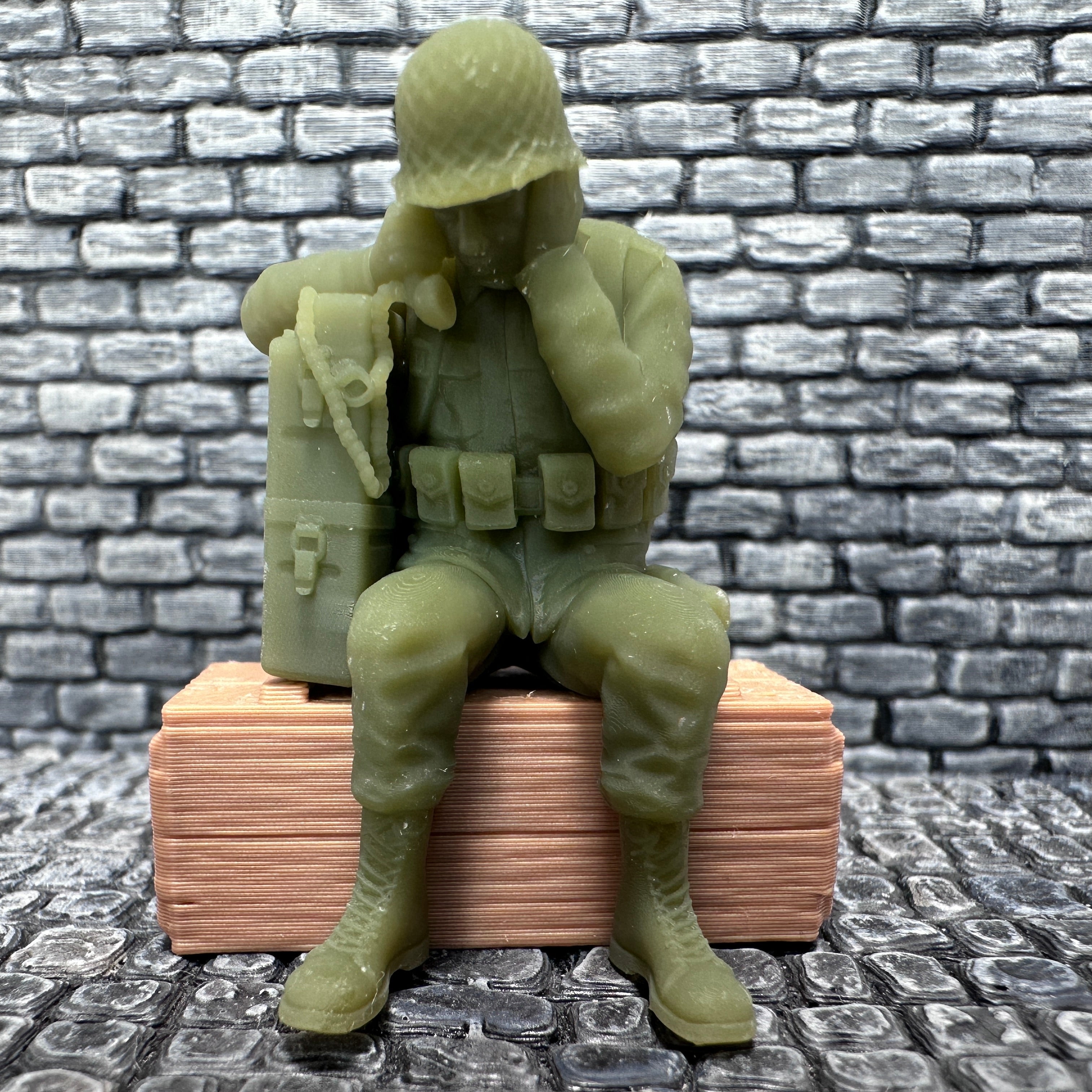 WW2 American RTO Sitting Radio Operator 1/32 Scale Toy Soldier Wargaming Figure