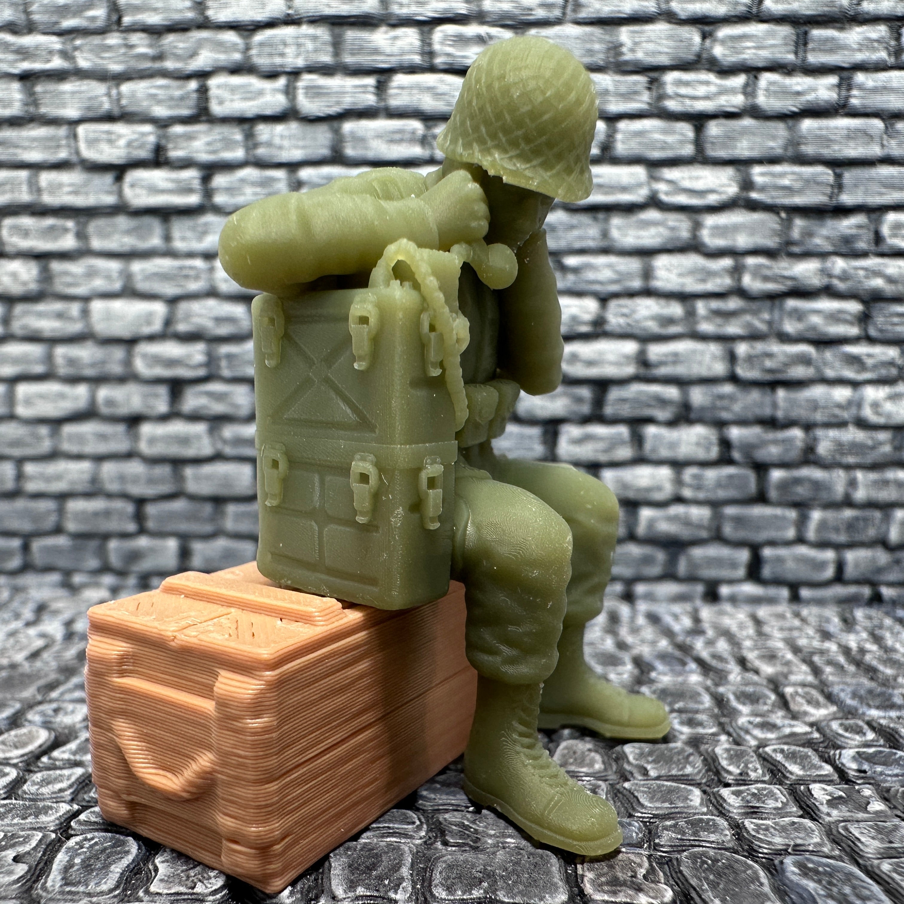 WW2 American RTO Sitting Radio Operator 1/32 Scale Toy Soldier Wargaming Figure