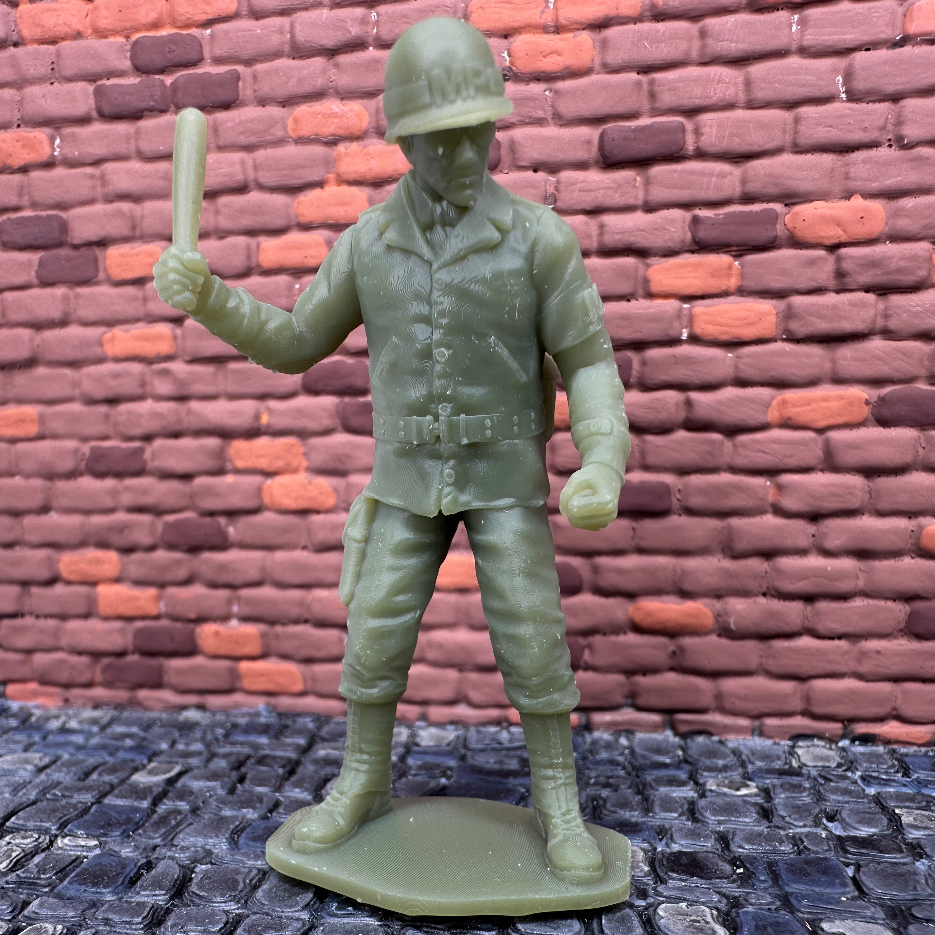 WW2 American MP Military Police Hitting with Baton 1/32 Scale Toy Soldier Wargaming Figure