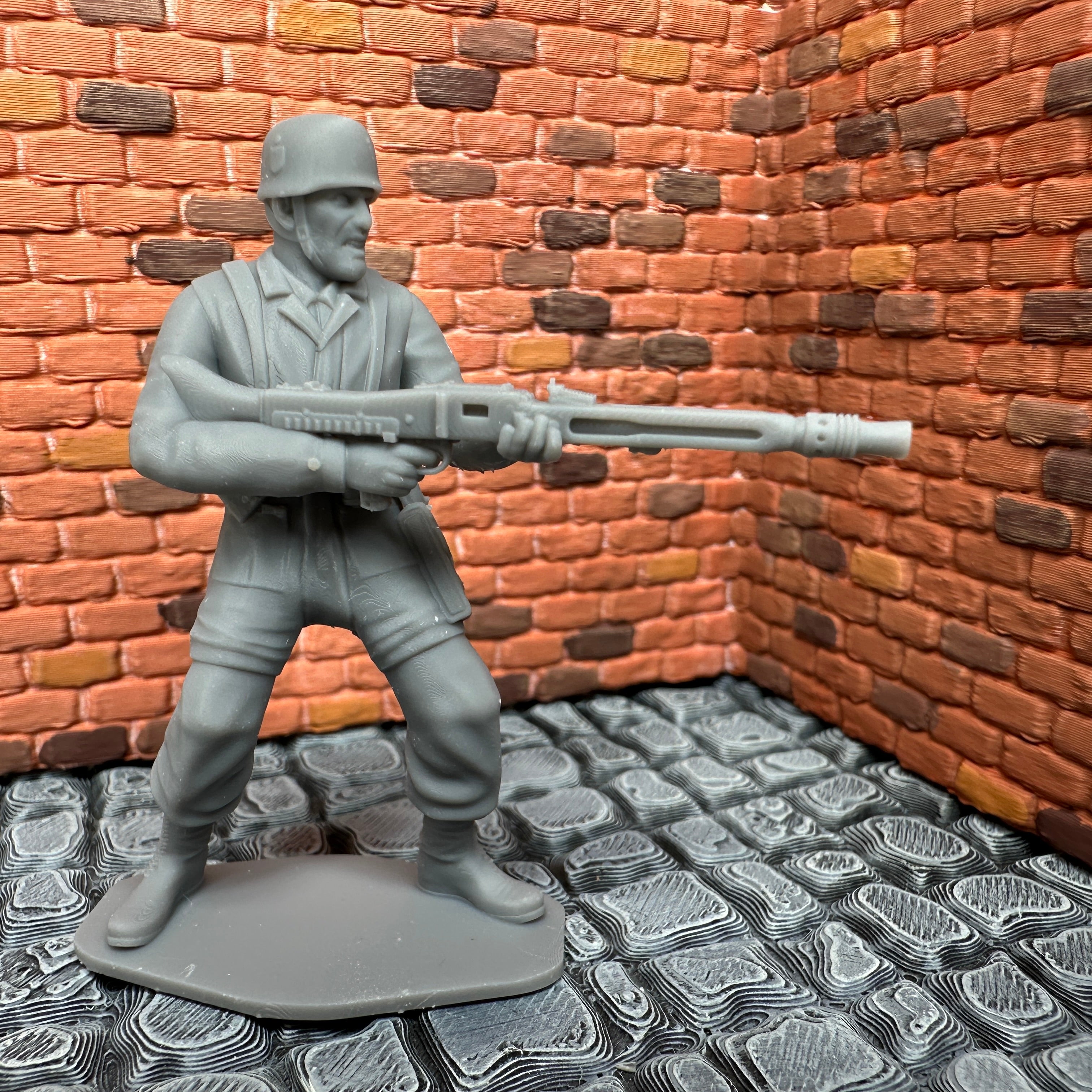 WW2 German Paratrooper Hipfire MG42 Toy Soldier 1/32 Scale Wargaming Figure