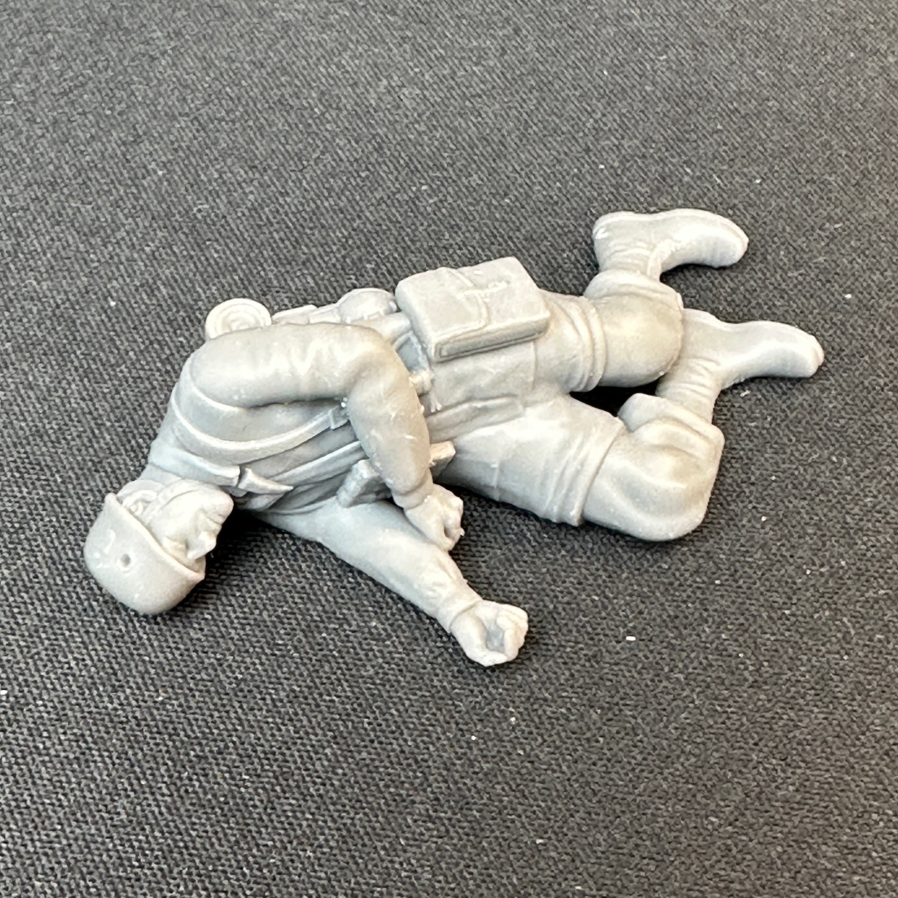 WW2 German Paratrooper Casualty Dead Toy Soldier 1/32 Scale Wargaming Figure