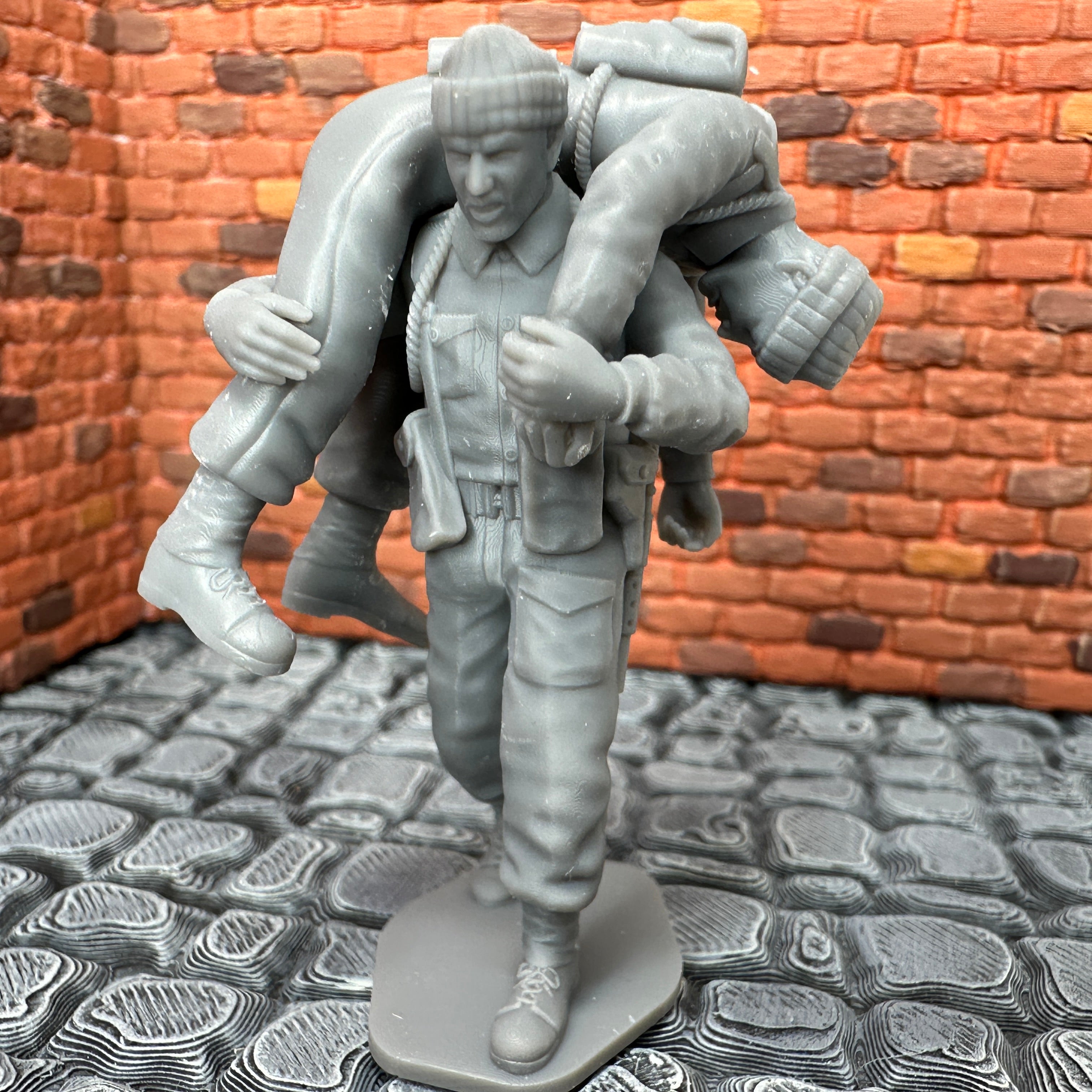 WW2 British Commando Injured Carry 1/32 Scale Toy Soldier Wargaming Figure