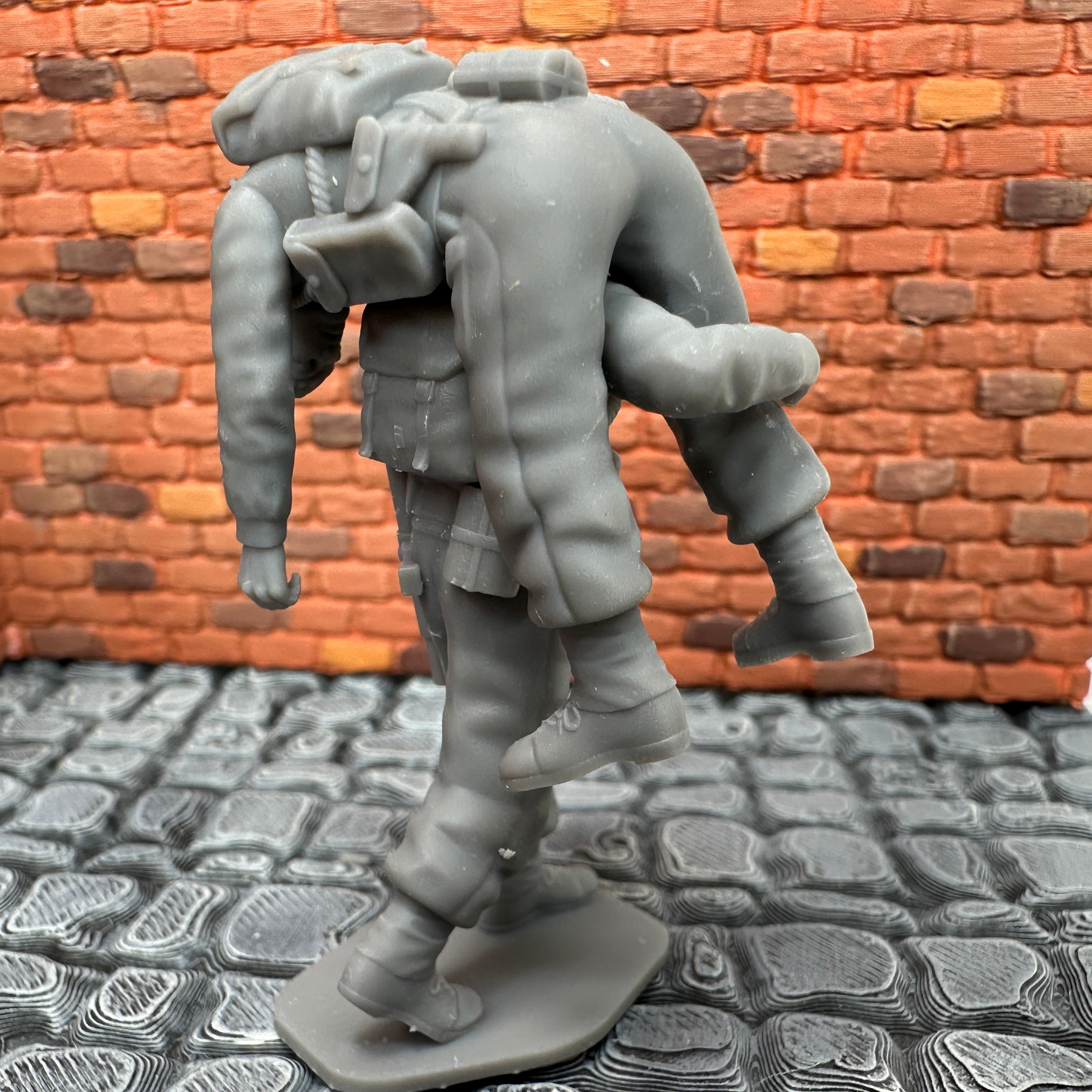 WW2 British Commando Injured Carry 1/32 Scale Toy Soldier Wargaming Figure