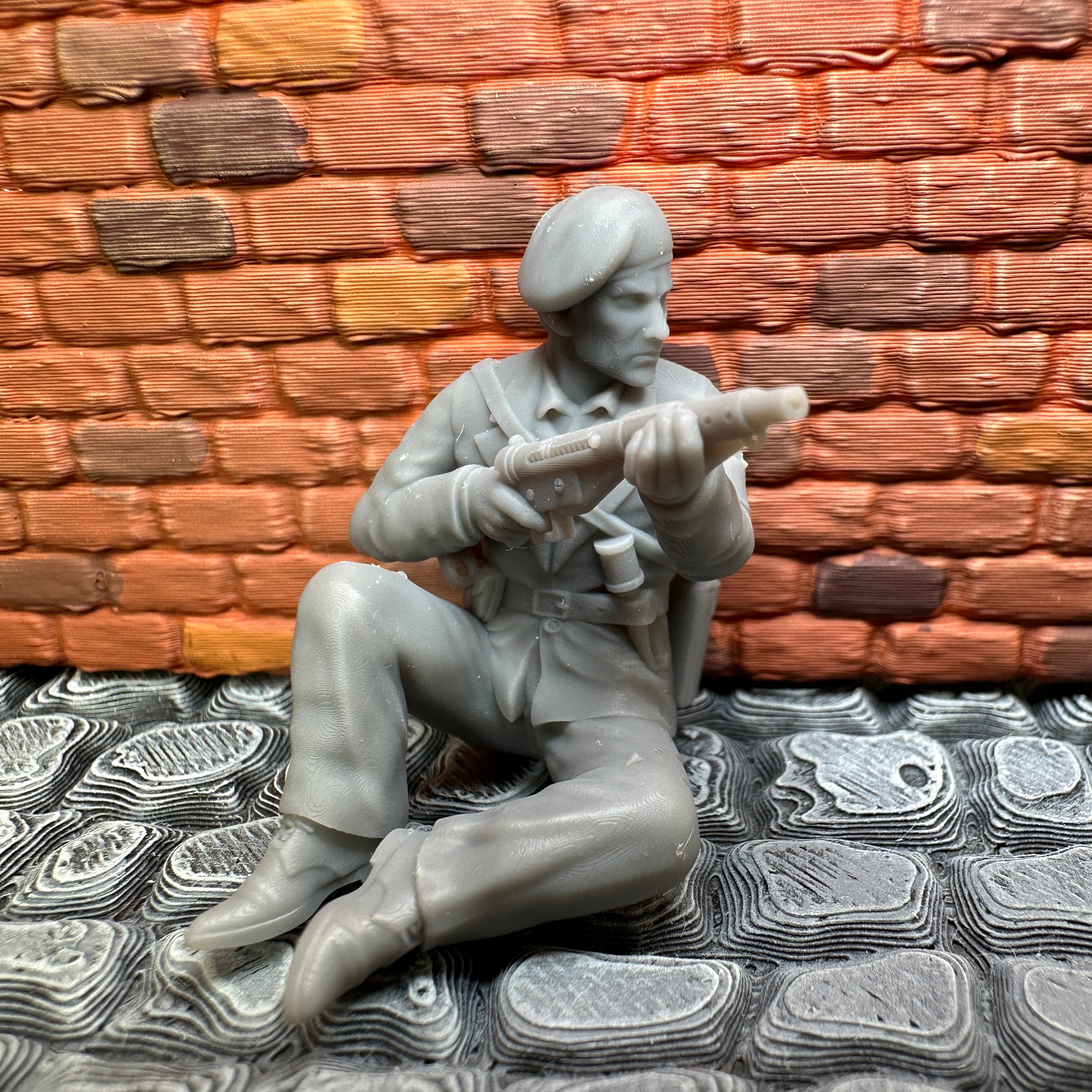 WW2 French Partisan Taking Cover 1/32 Scale Toy Soldier Wargaming Figure