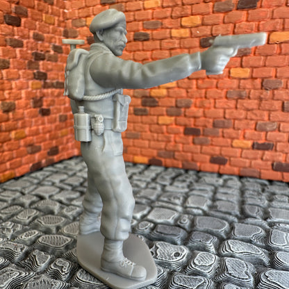WW2 British Commando Officer Shooting Pistol 1/32 Scale Toy Soldier Wargaming Figure