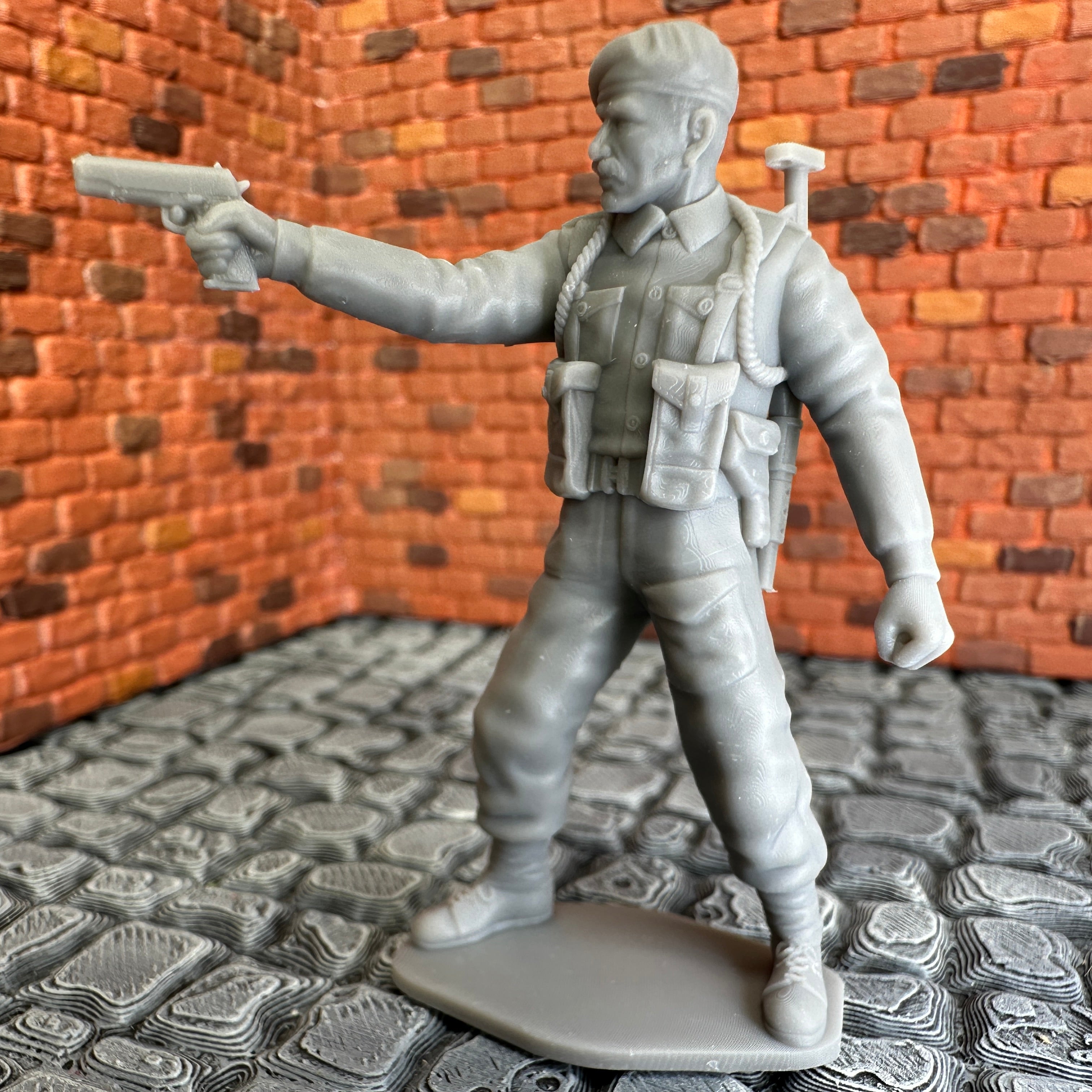 WW2 British Commando Officer Shooting Pistol 1/32 Scale Toy Soldier Wargaming Figure