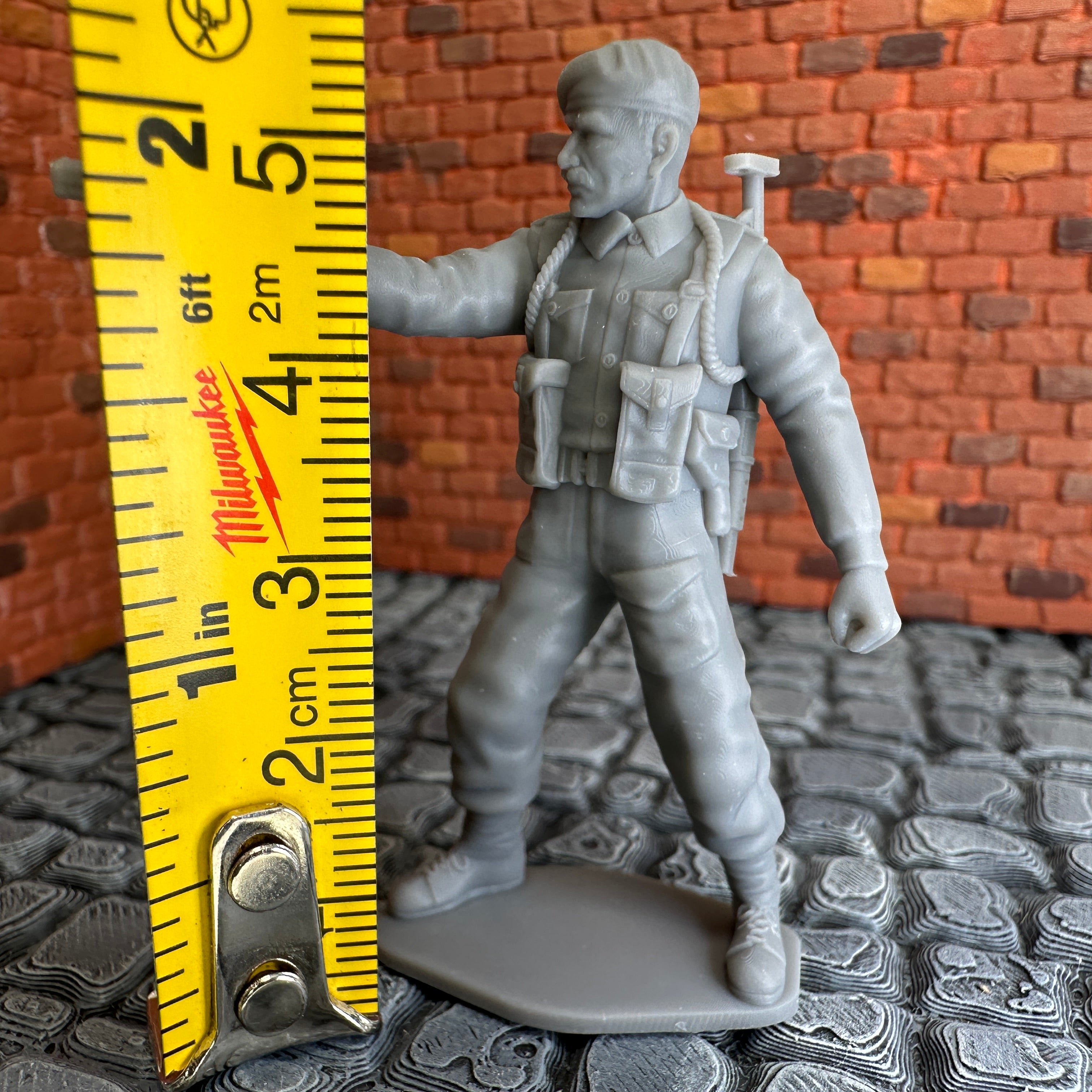 WW2 British Commando Officer Shooting Pistol 1/32 Scale Toy Soldier Wargaming Figure
