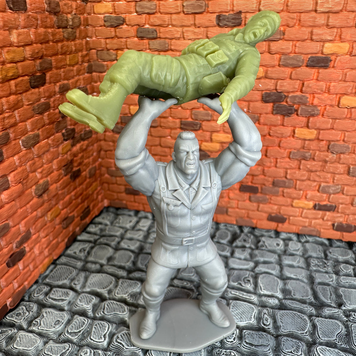 WW2 German Das Biest Throwing American Toy Soldier 1/32 Scale Military Wargaming Figure