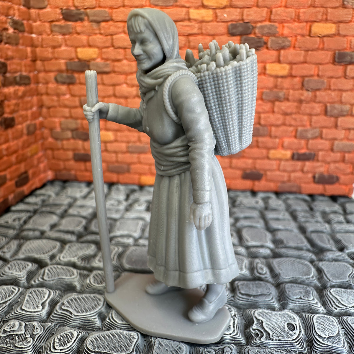World War Civilian Old Woman Forager 1/32 Scale Toy Soldier Wargaming Figure