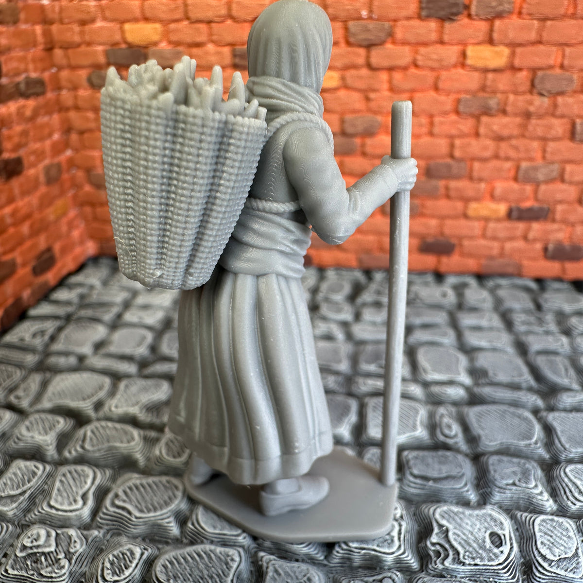 World War Civilian Old Woman Forager 1/32 Scale Toy Soldier Wargaming Figure