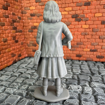 WW2 Female French Resistance Fighter 1/32 Scale Toy Soldier Wargaming Figure