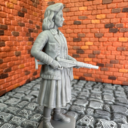 WW2 Female French Resistance Fighter 1/32 Scale Toy Soldier Wargaming Figure