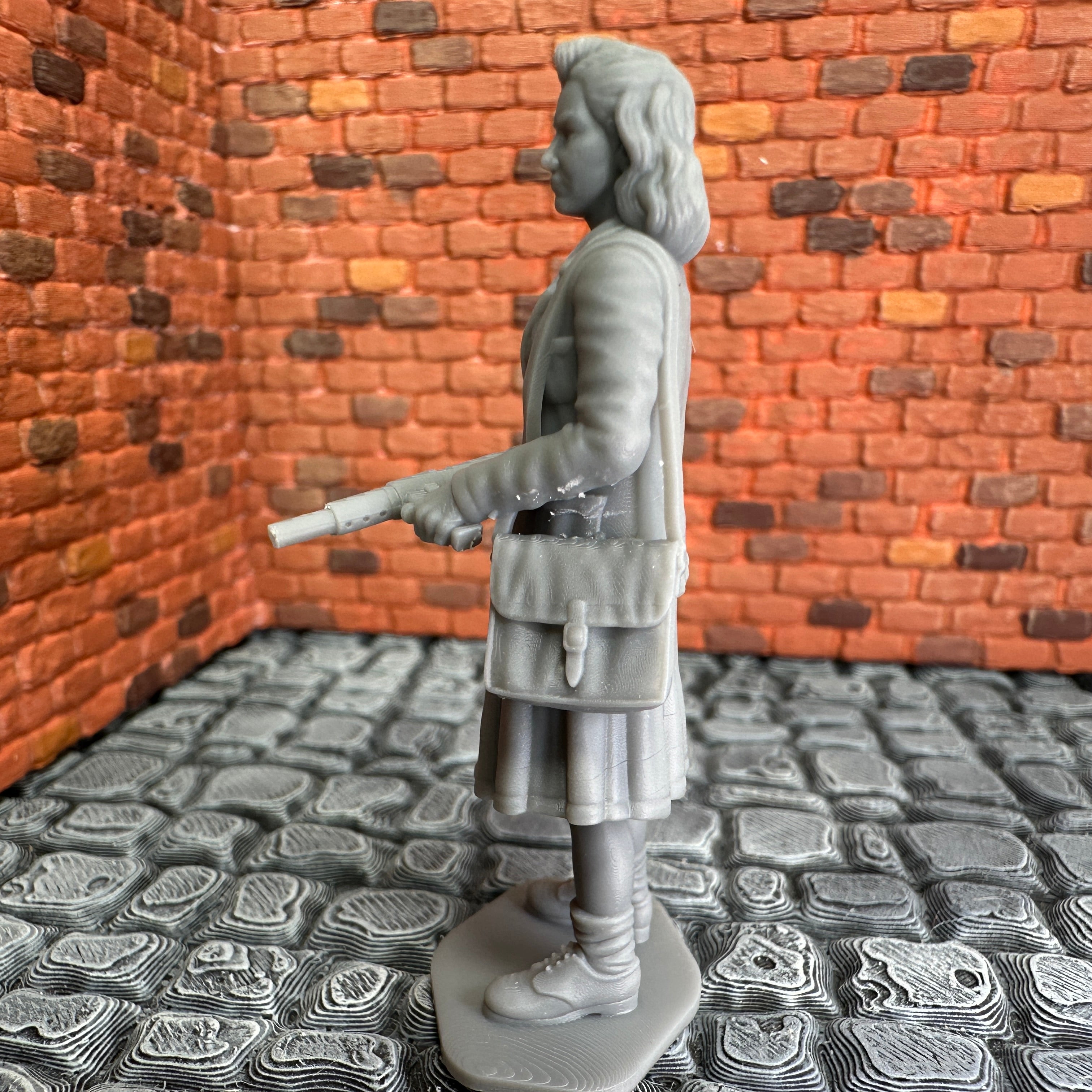 WW2 Female French Resistance Fighter 1/32 Scale Toy Soldier Wargaming Figure