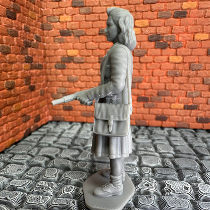 WW2 Female French Resistance Fighter 1/32 Scale Toy Soldier Wargaming Figure