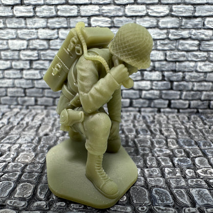WW2 American Kneeling RTO Radio Operator 1/32 Scale Toy Soldier Wargaming Figure
