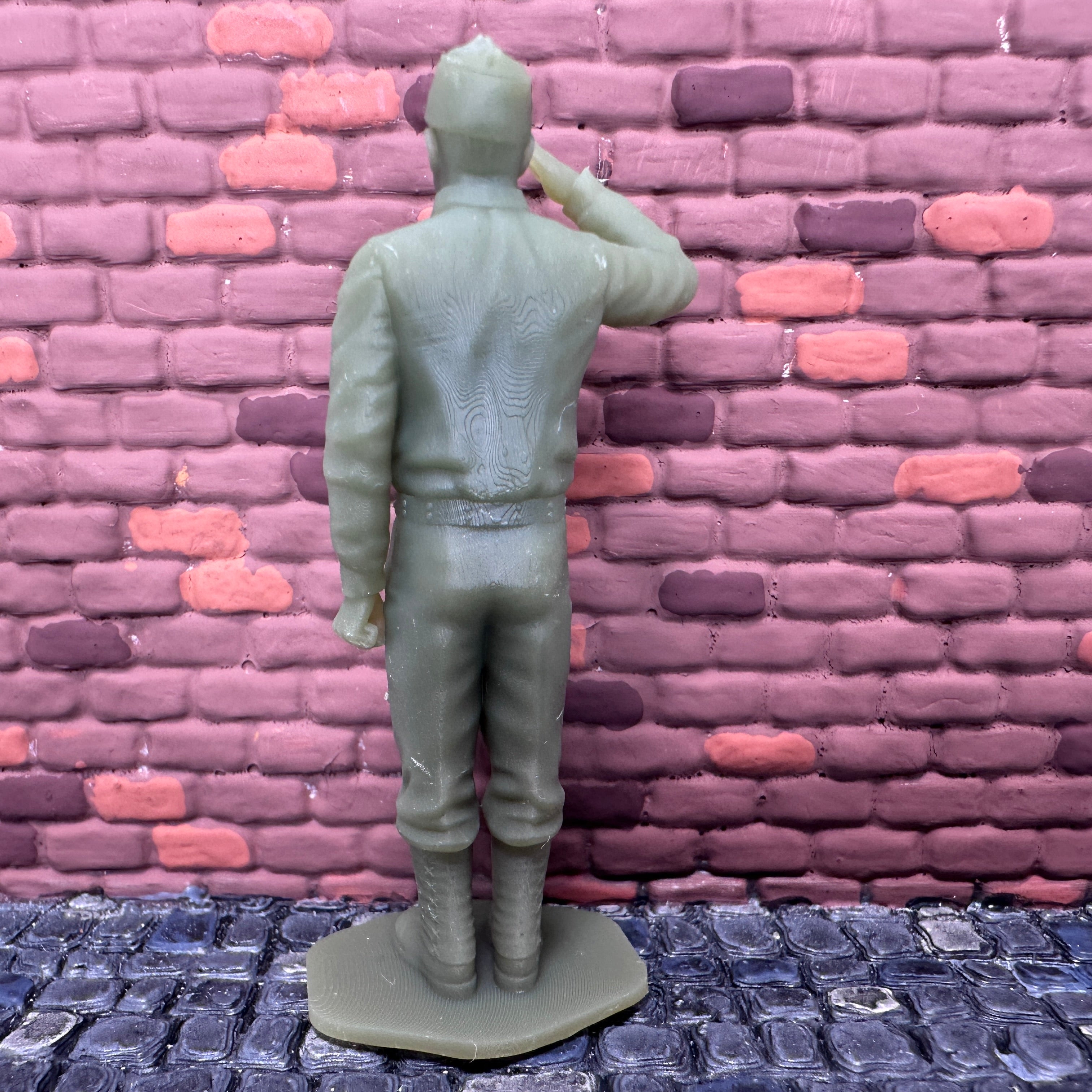 WW2 American Garrison Soldier Saluting 1/32 Scale Wargaming Figure