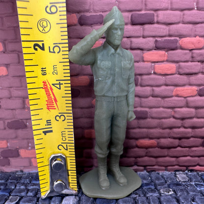 WW2 American Garrison Soldier Saluting 1/32 Scale Wargaming Figure
