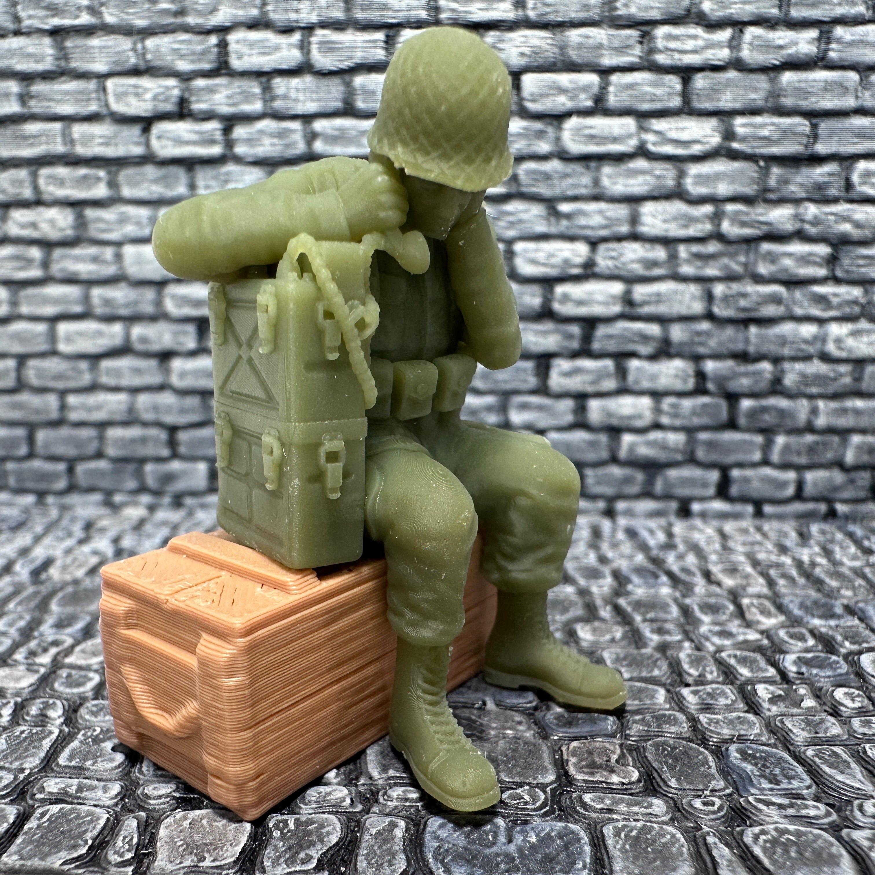 WW2 American RTO Sitting Radio Operator 1/32 Scale Toy Soldier Wargaming Figure