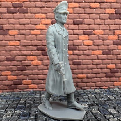 German Officer Walking 1/32 Scale Toy Soldier Wargaming Figure