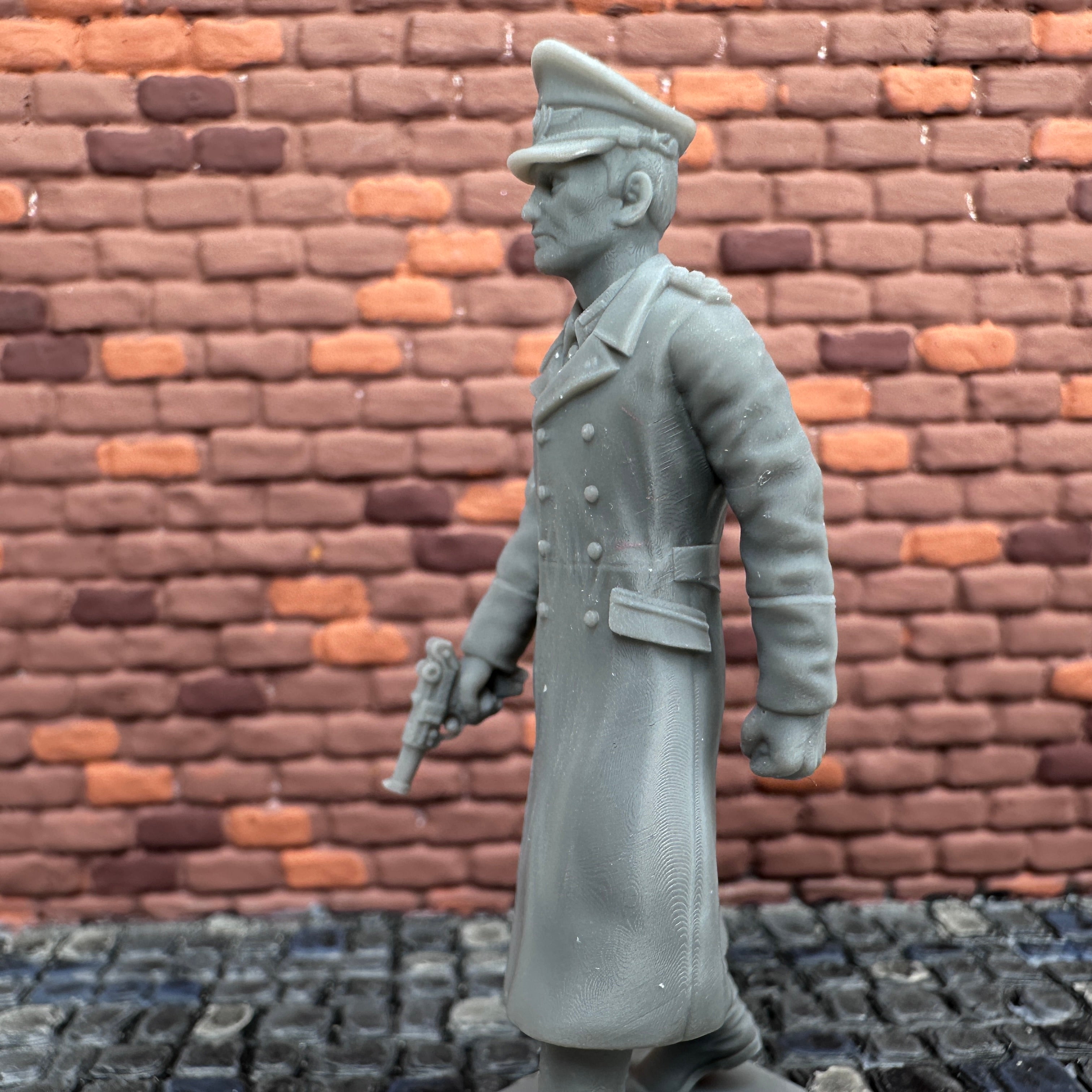 German Officer Walking 1/32 Scale Toy Soldier Wargaming Figure