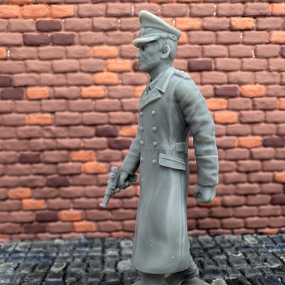 German Officer Walking 1/32 Scale Toy Soldier Wargaming Figure