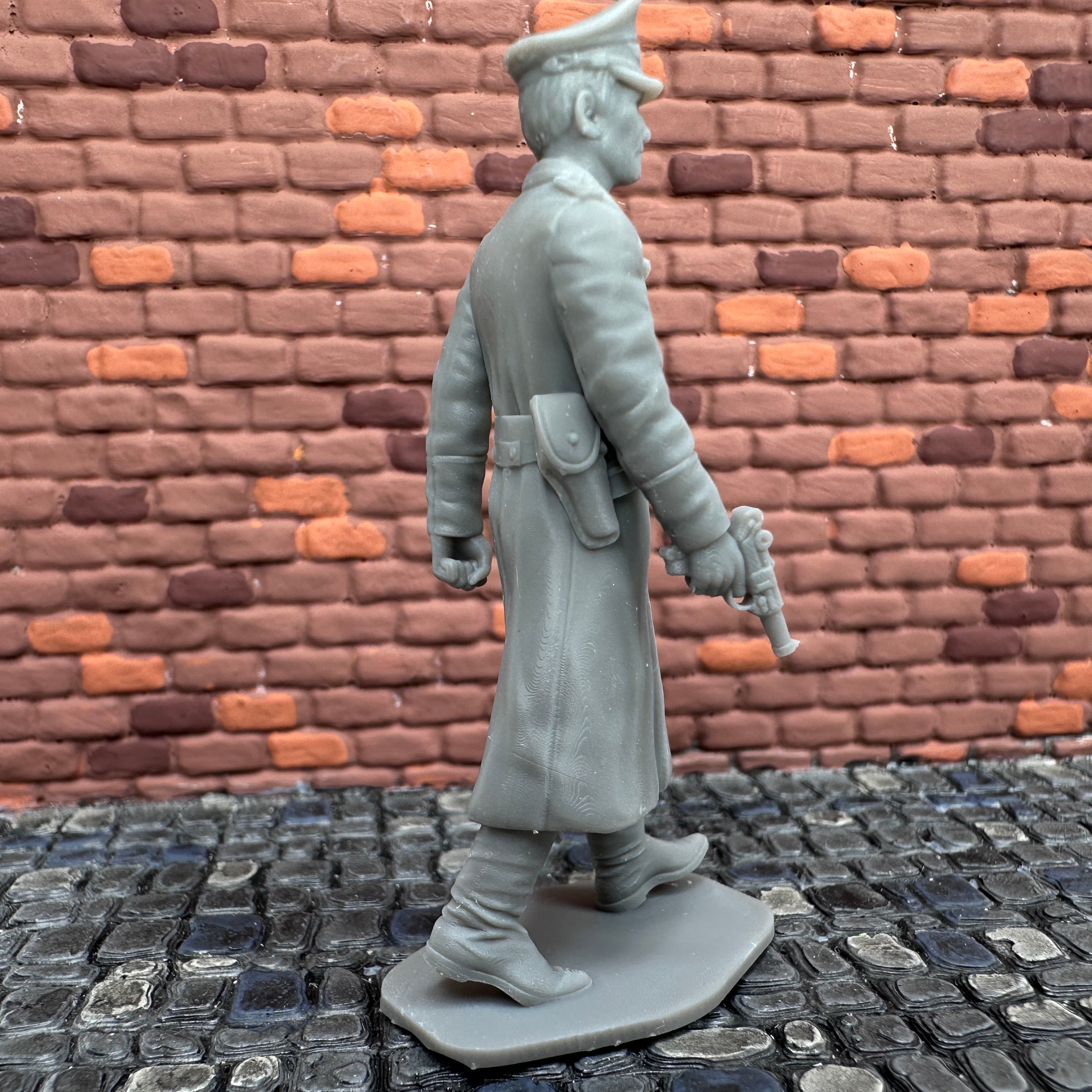German Officer Walking 1/32 Scale Toy Soldier Wargaming Figure