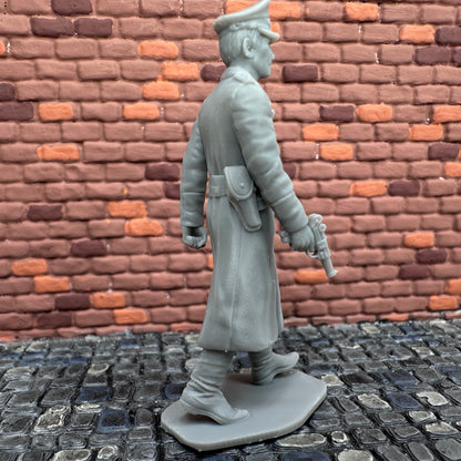 German Officer Walking 1/32 Scale Toy Soldier Wargaming Figure