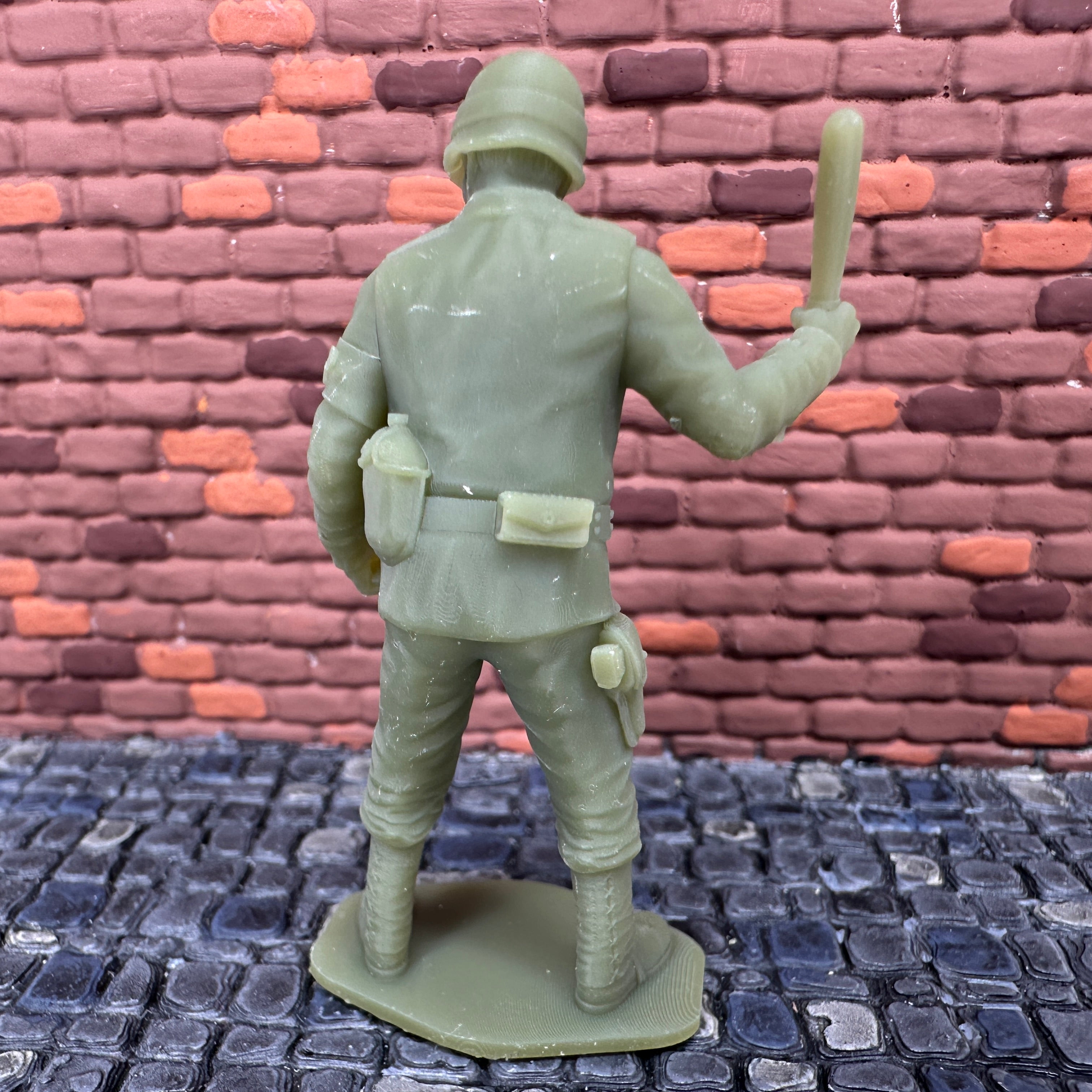 WW2 American MP Military Police Hitting with Baton 1/32 Scale Toy Soldier Wargaming Figure