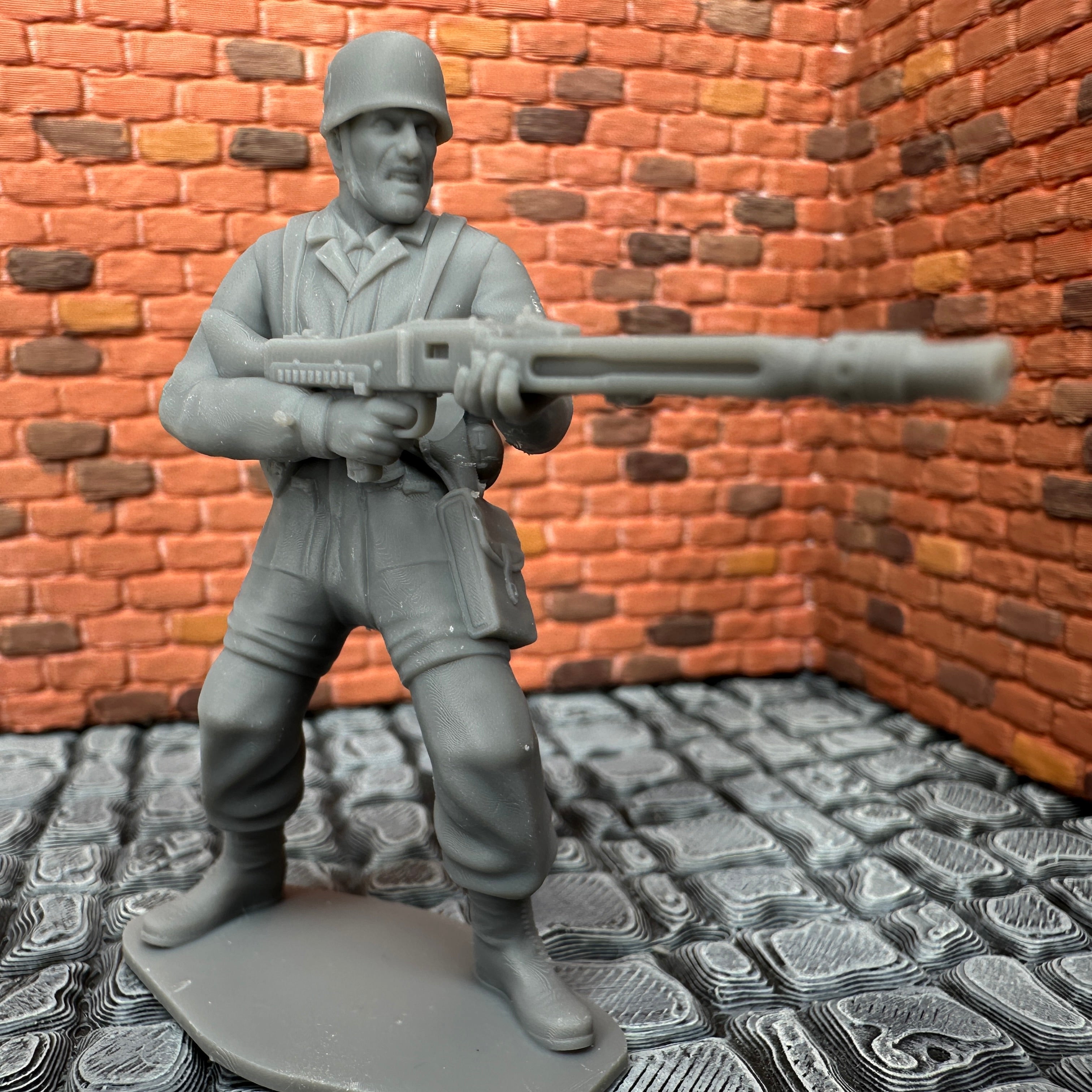 WW2 German Paratrooper Hipfire MG42 Toy Soldier 1/32 Scale Wargaming Figure