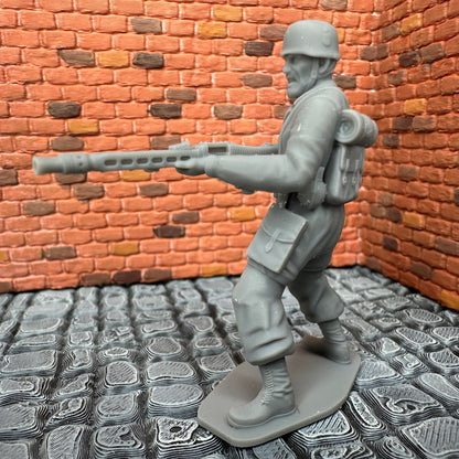 WW2 German Paratrooper Hipfire MG42 Toy Soldier 1/32 Scale Wargaming Figure