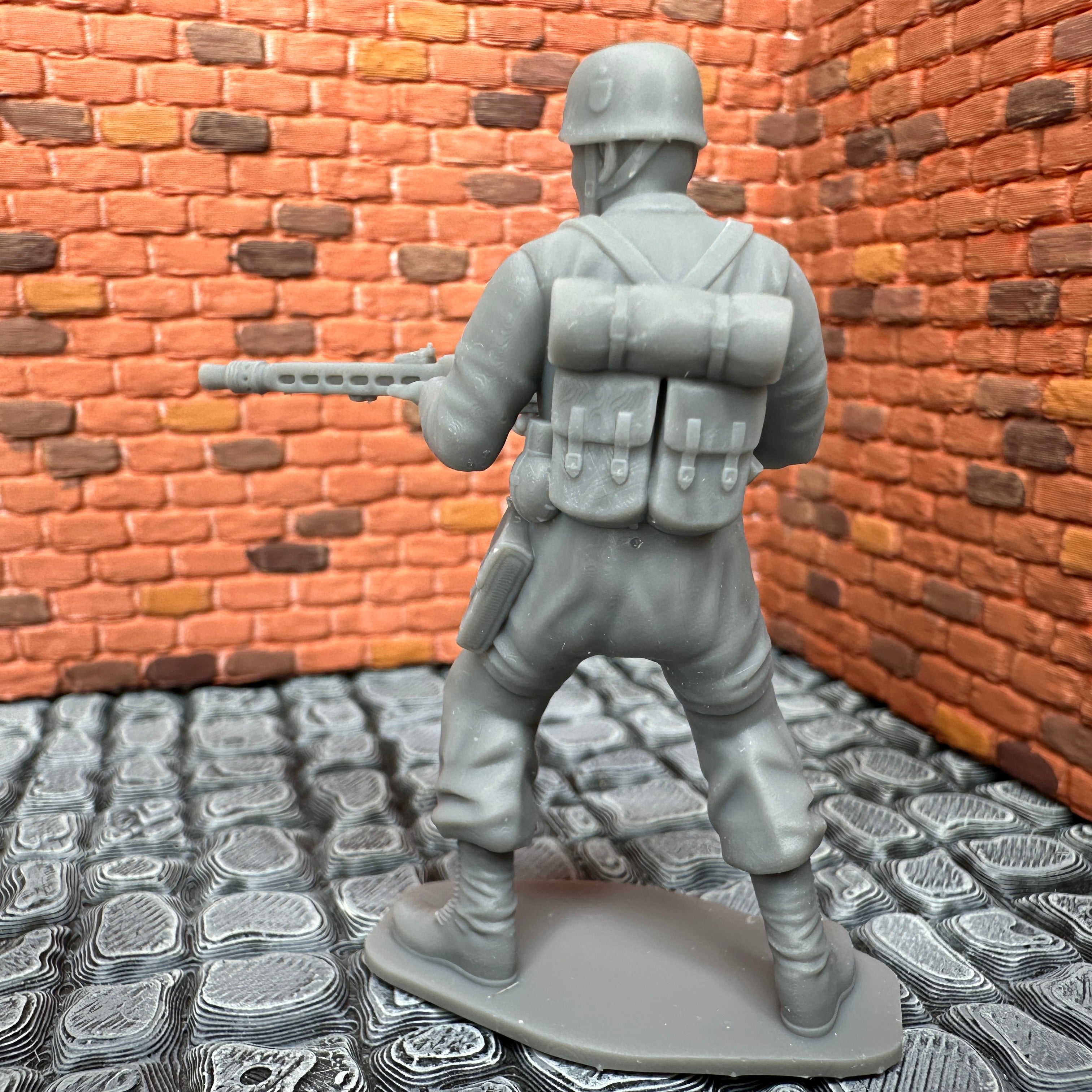 WW2 German Paratrooper Hipfire MG42 Toy Soldier 1/32 Scale Wargaming Figure