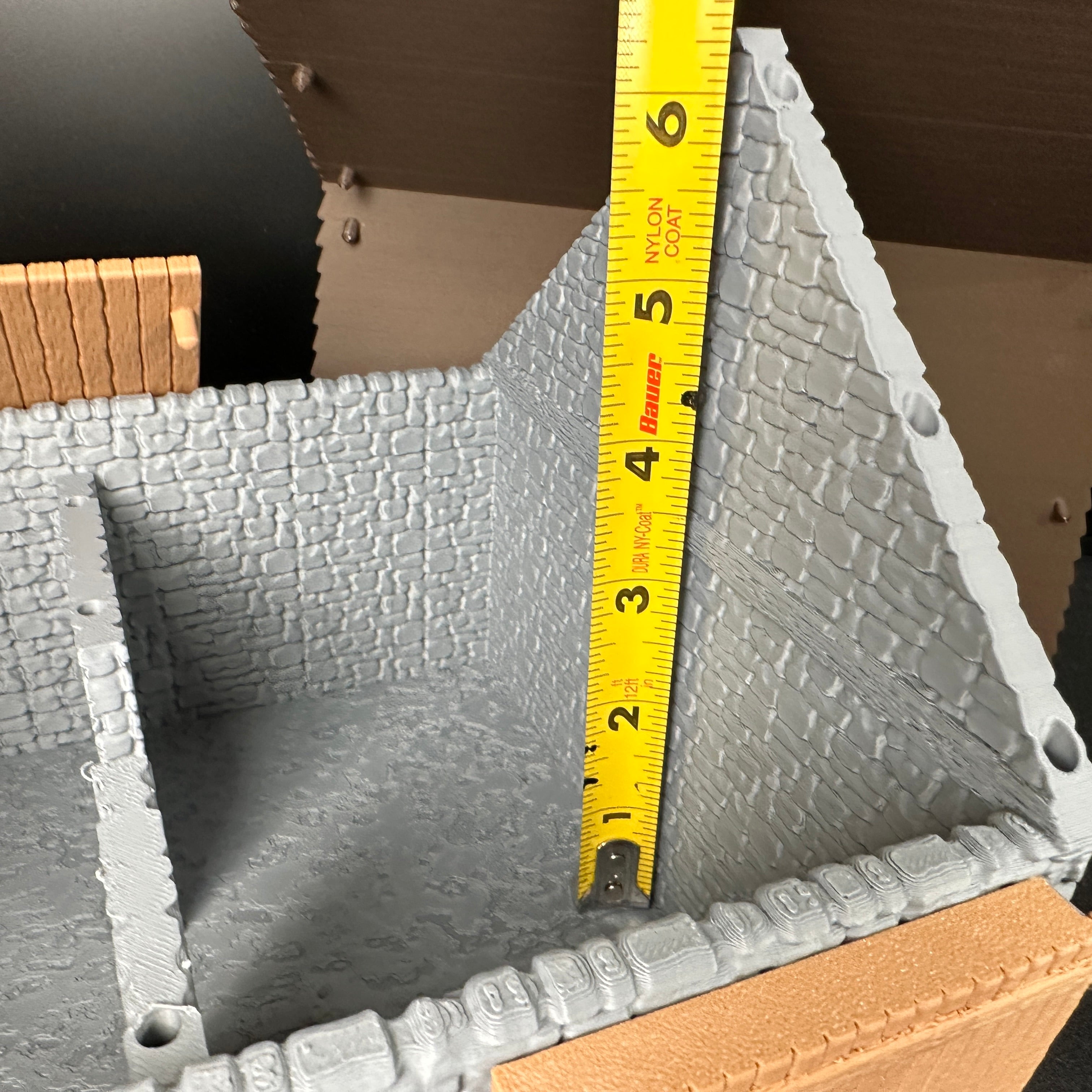 WW2 European Garage Wargaming Terrain 1/32 Scale Diorama for Figures