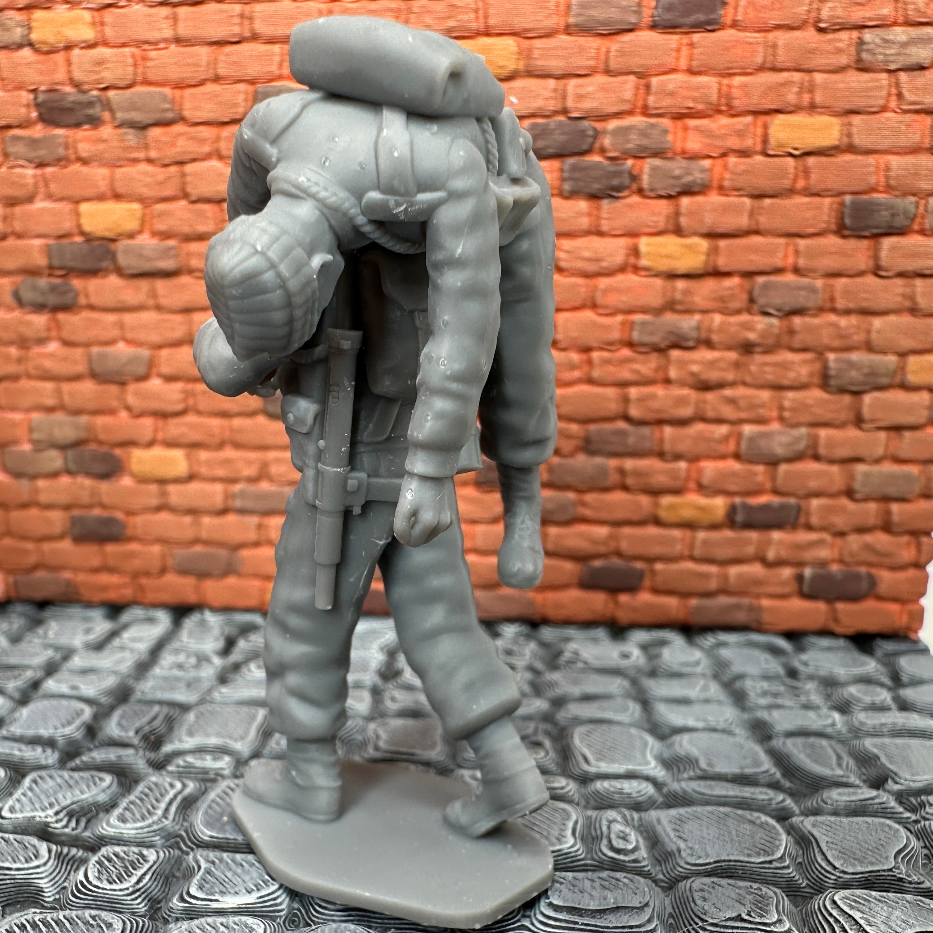WW2 British Commando Injured Carry 1/32 Scale Toy Soldier Wargaming Figure