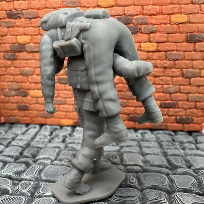 WW2 British Commando Injured Carry 1/32 Scale Toy Soldier Wargaming Figure