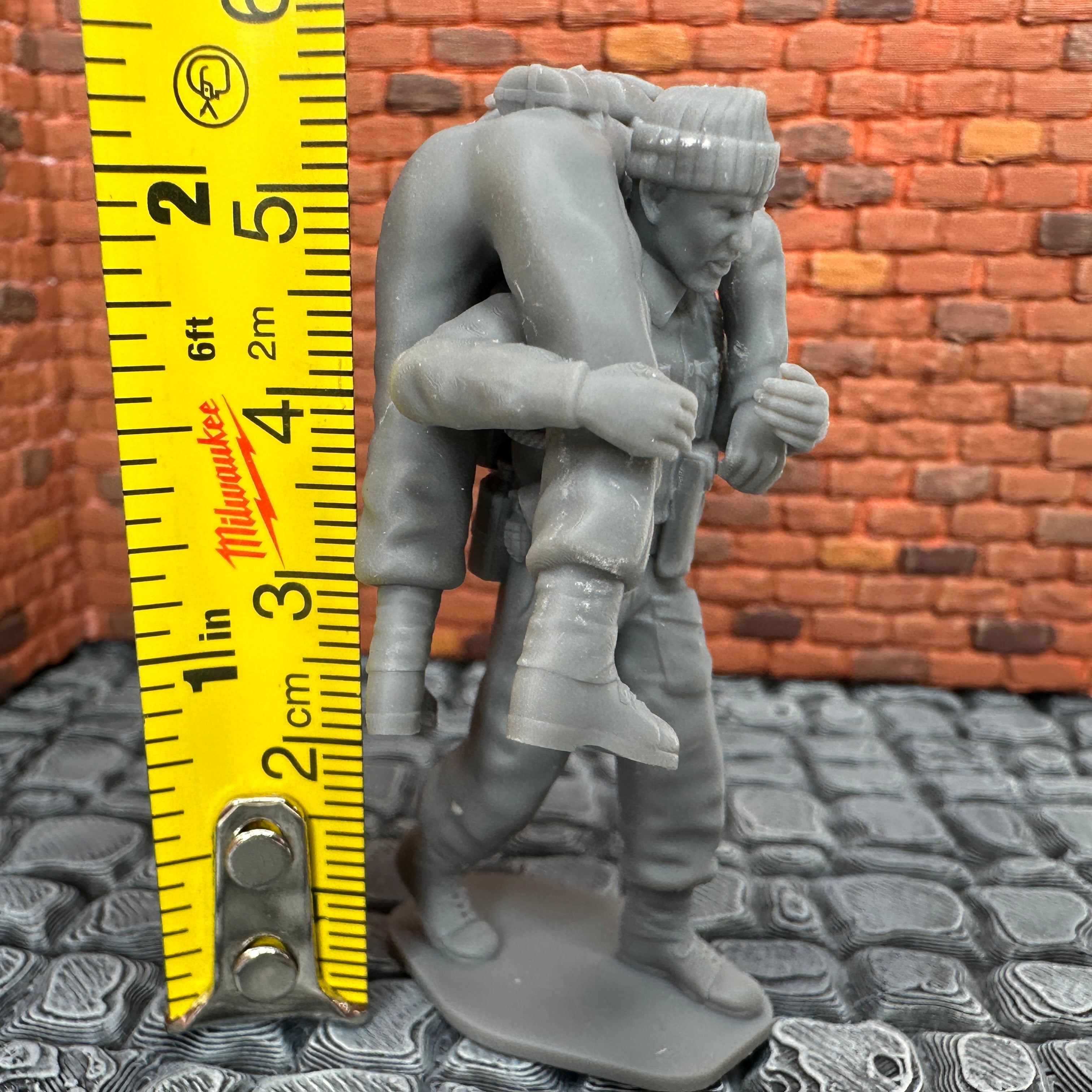 WW2 British Commando Injured Carry 1/32 Scale Toy Soldier Wargaming Figure