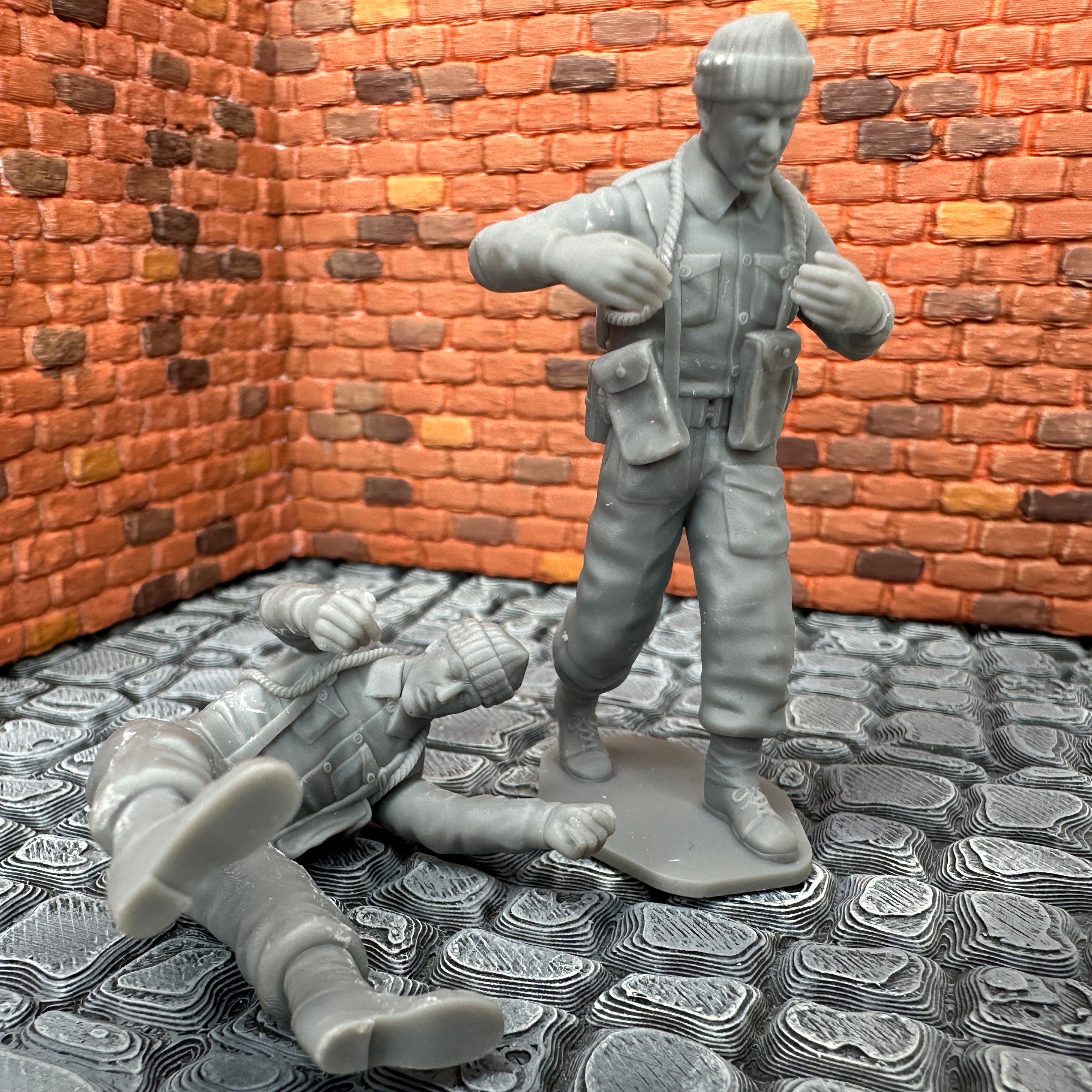 WW2 British Commando Injured Carry 1/32 Scale Toy Soldier Wargaming Figure